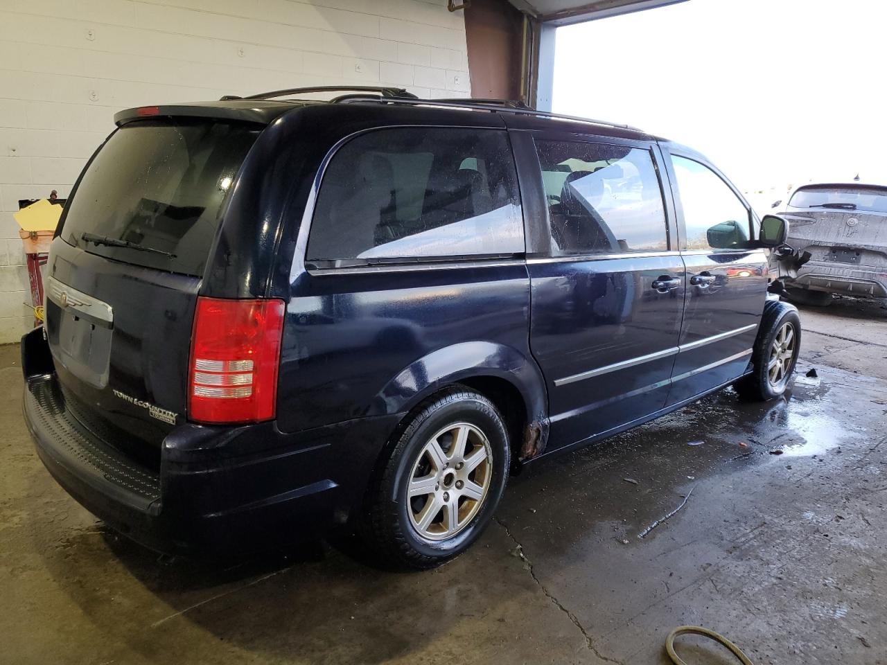 2010 Chrysler Town & Country - Image 3