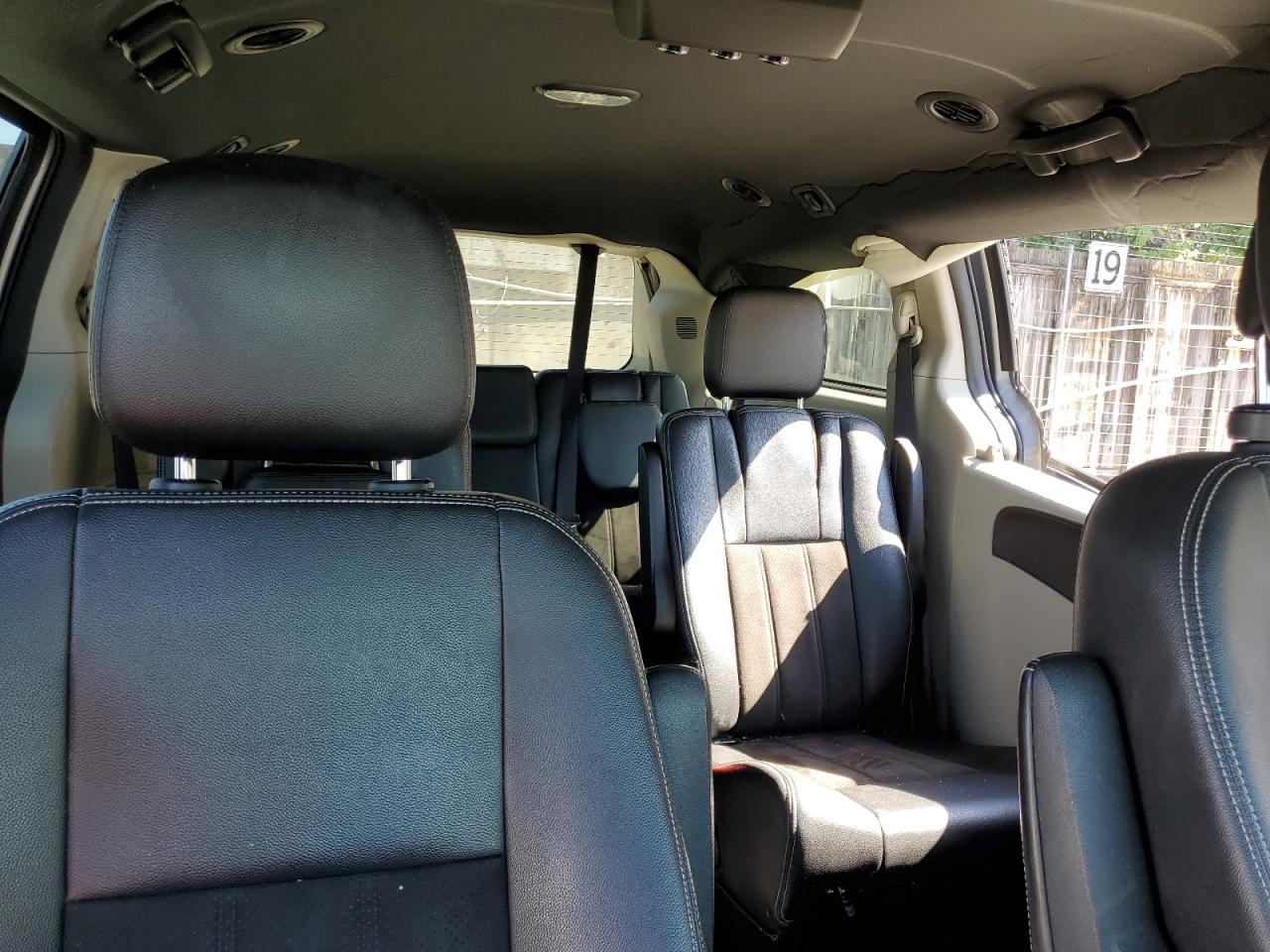 2019 Dodge Caravan - Image 10