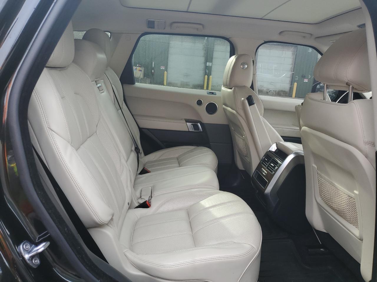 2016 Land Rover Range Rover - Image 11