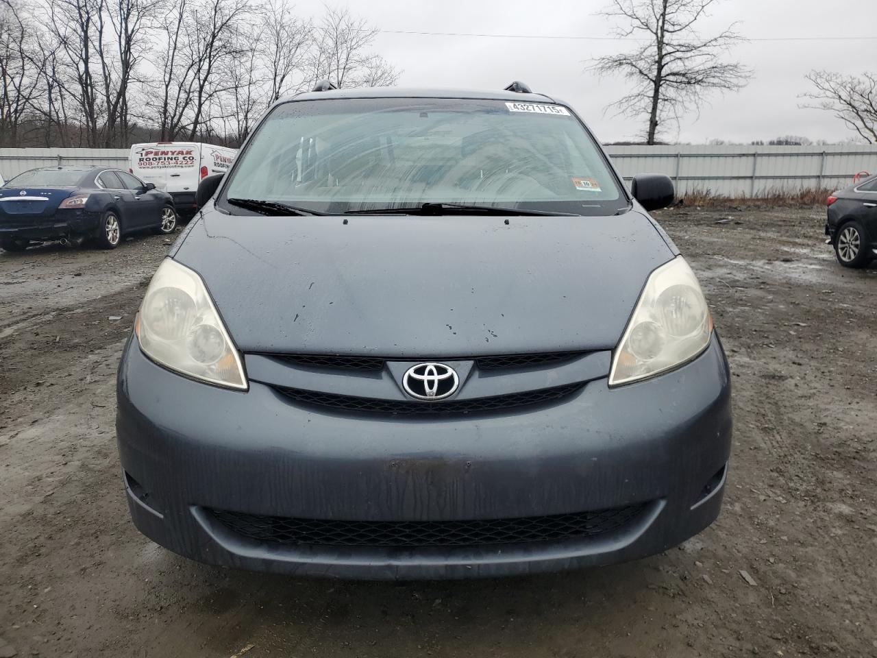 2009 Toyota Sienna - Image 5