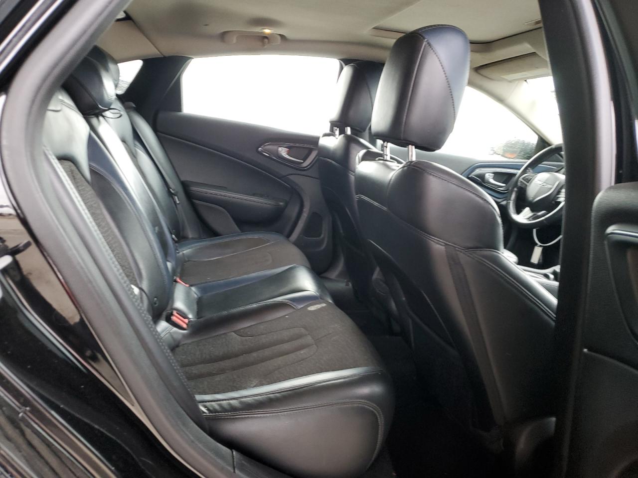 2015 Chrysler 200 Limited VIN: 1C3CCCABXFN637354 Lot: 89024775