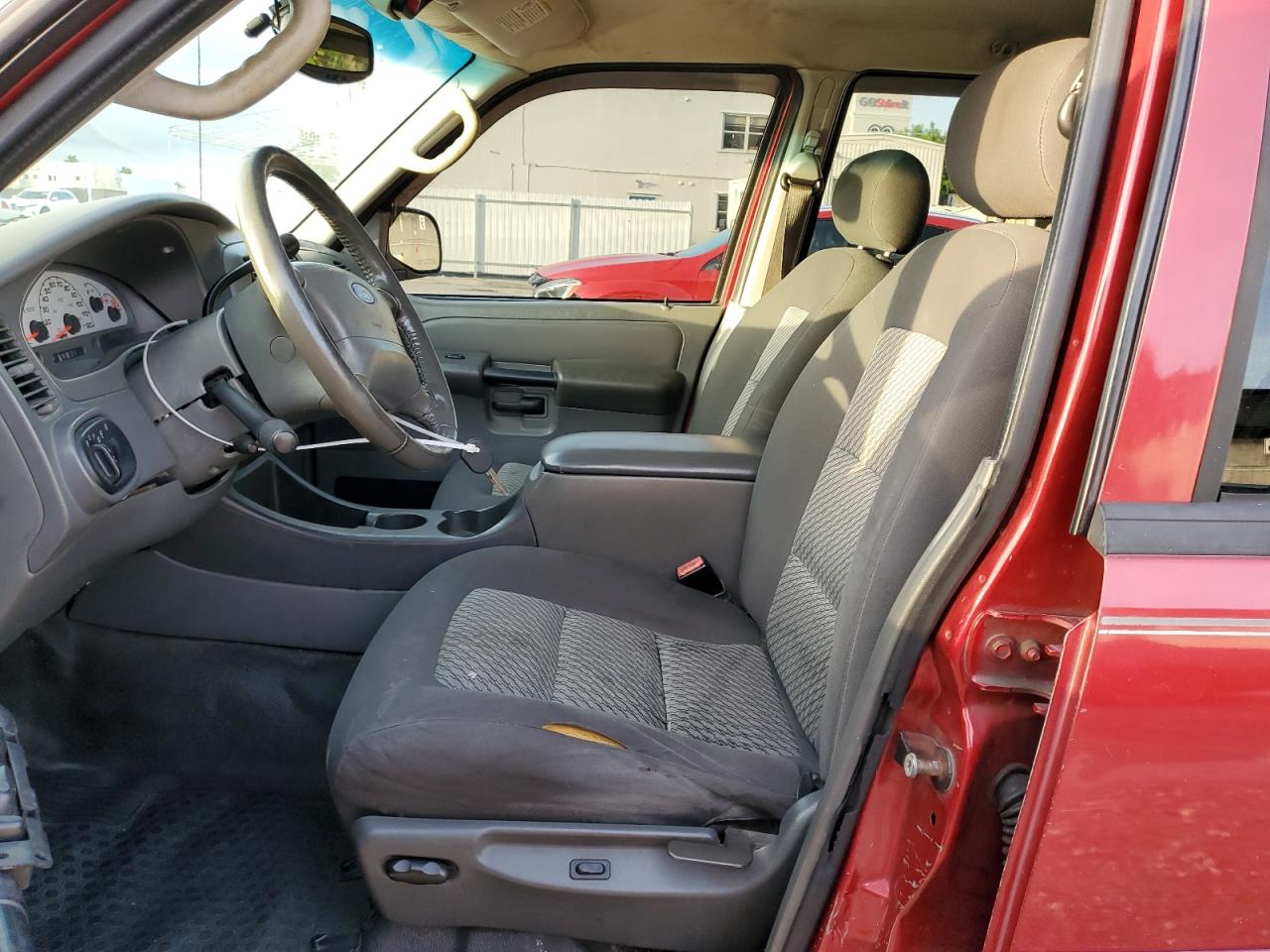 2004 Ford Explorer - Image 7