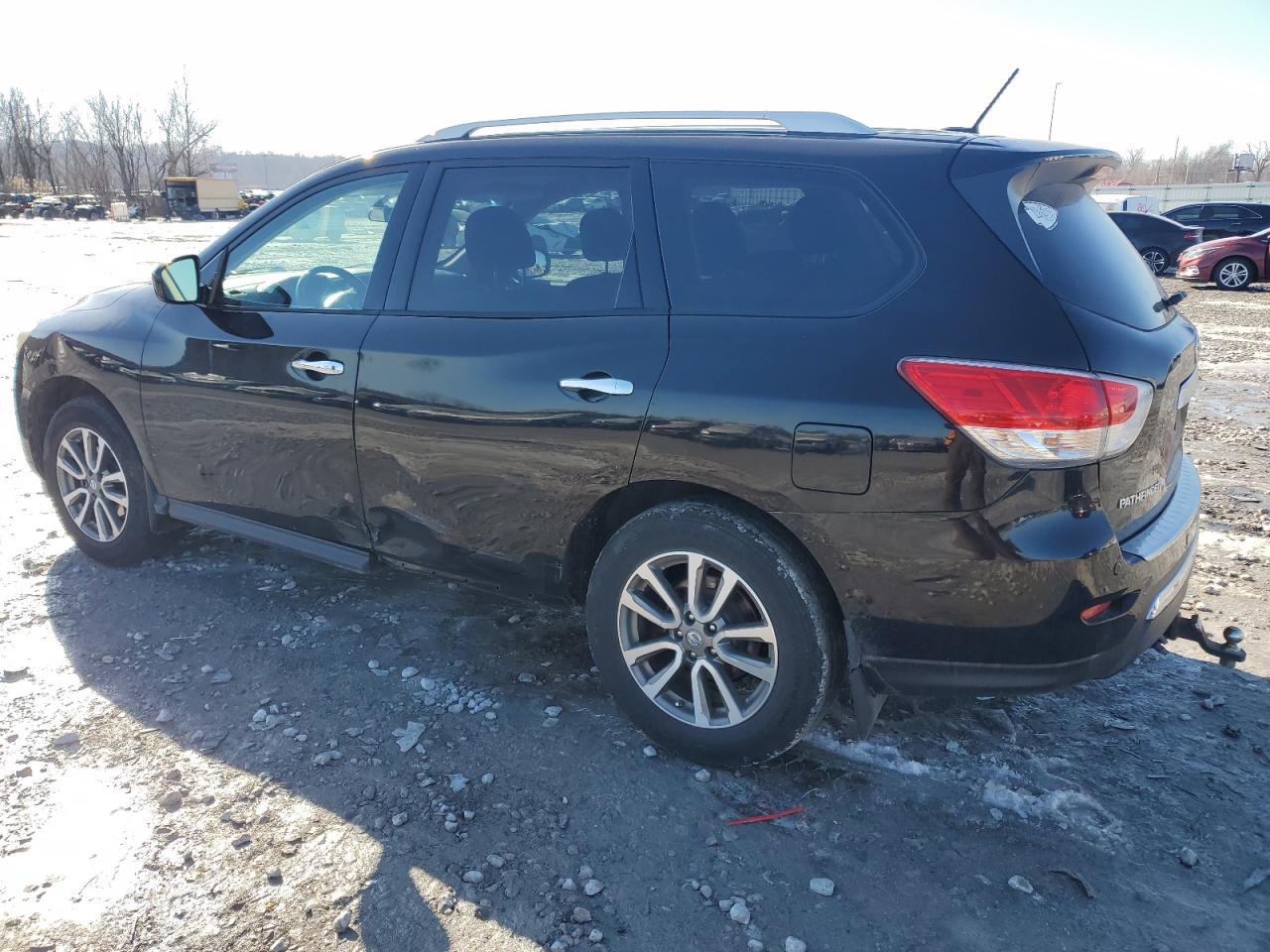 2014 Nissan Pathfinder - Image 2
