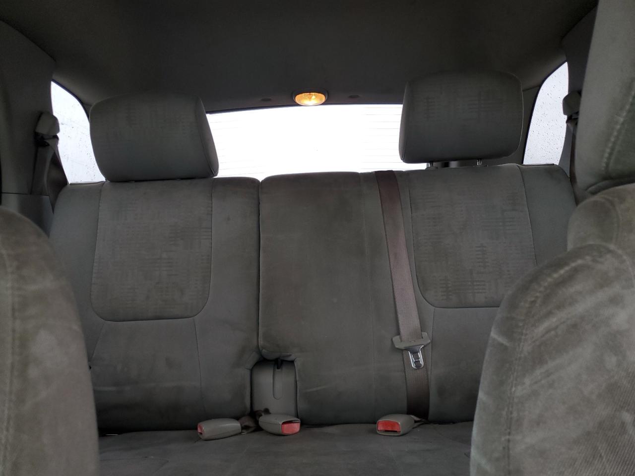 2005 Chevrolet Equinox - Image 10