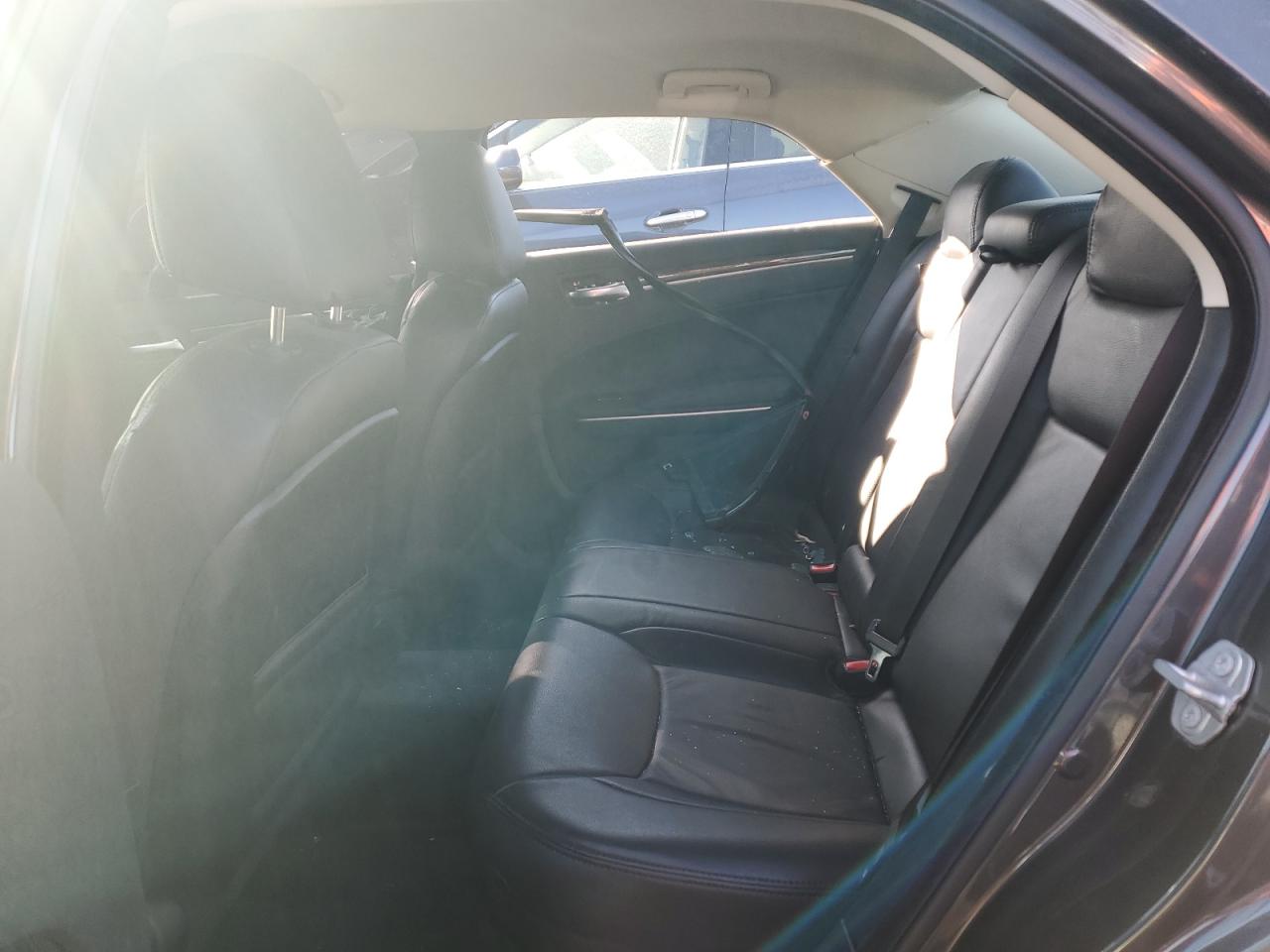 2019 Chrysler 300 - Image 10