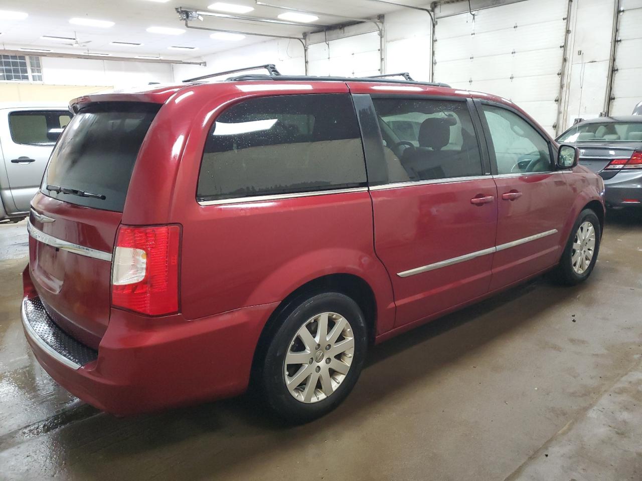 2013 Chrysler Town & Country - Image 3