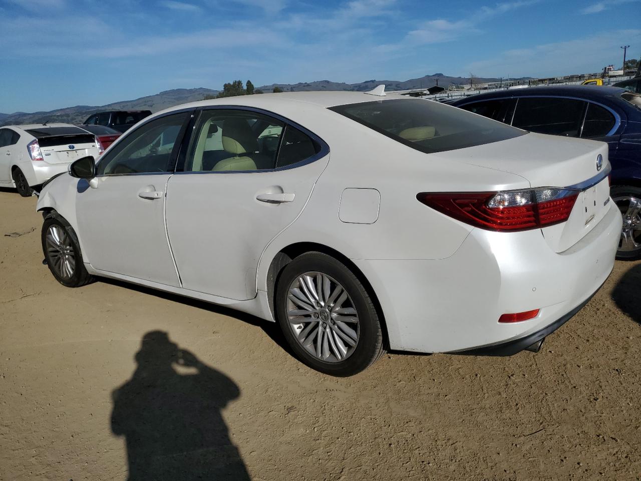 2013 Lexus ES - Image 2