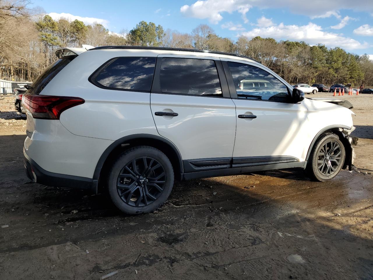 2019 Mitsubishi Outlander - Image 3
