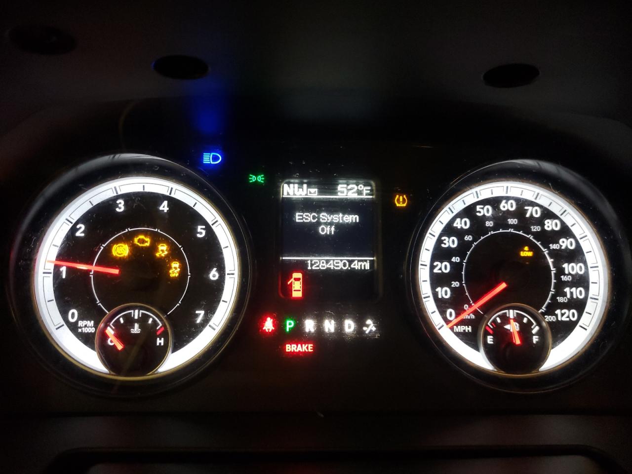 2014 RAM 1500 - Image 9