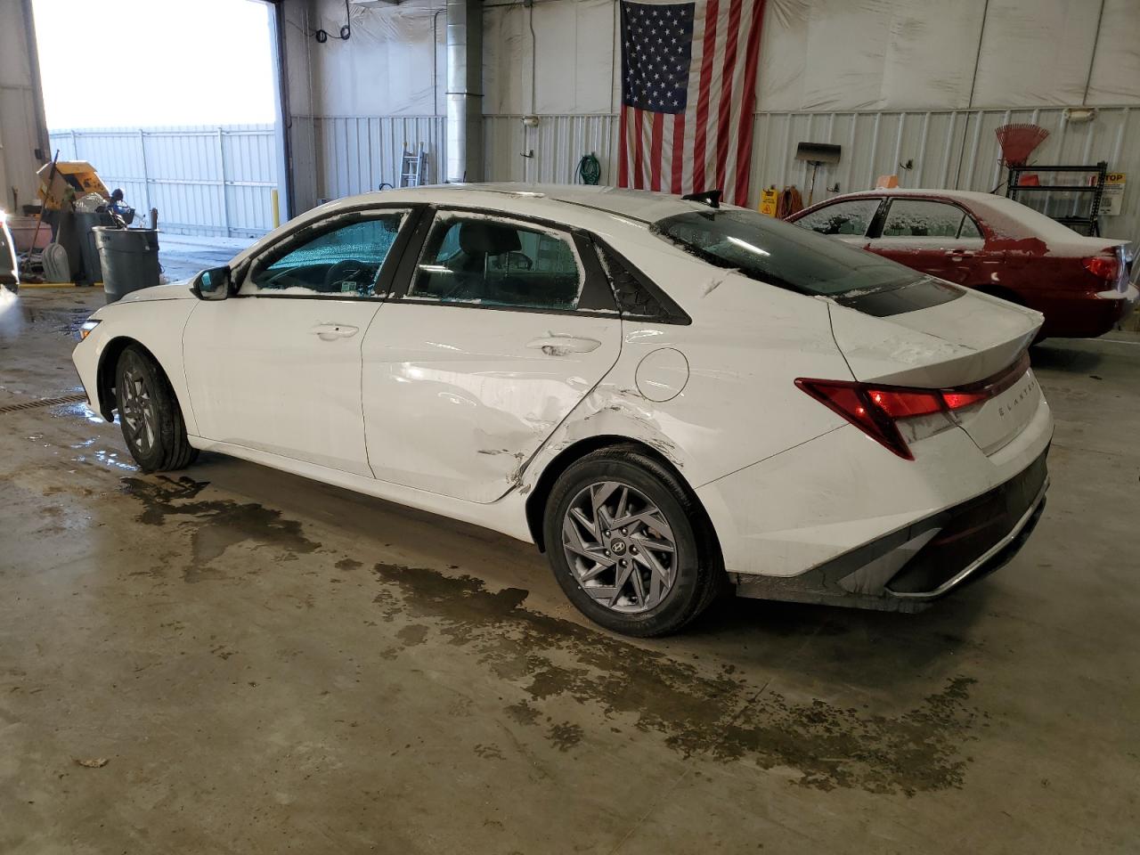 2024 Hyundai Elantra - Image 2