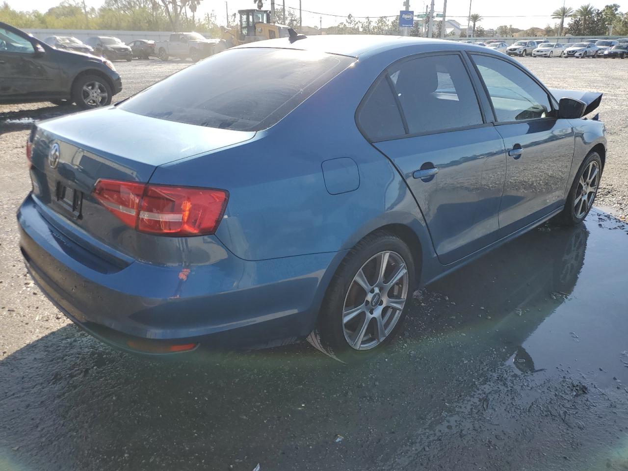 2015 Volkswagen Jetta - Image 3