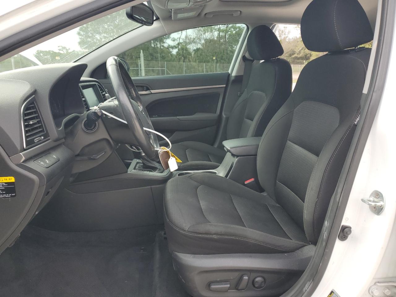 2017 Hyundai Elantra - Image 7