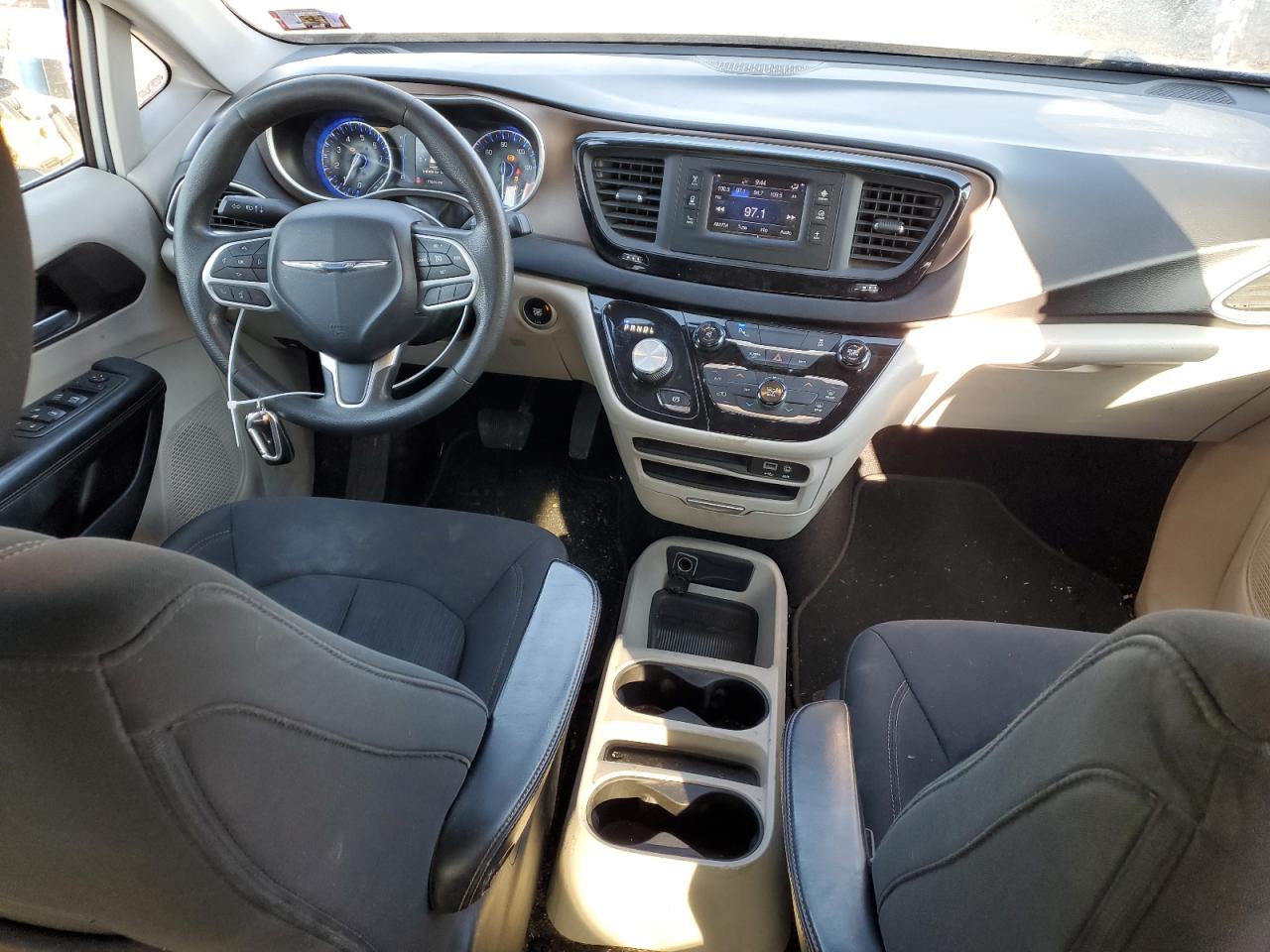 2017 Chrysler Pacifica - Image 8