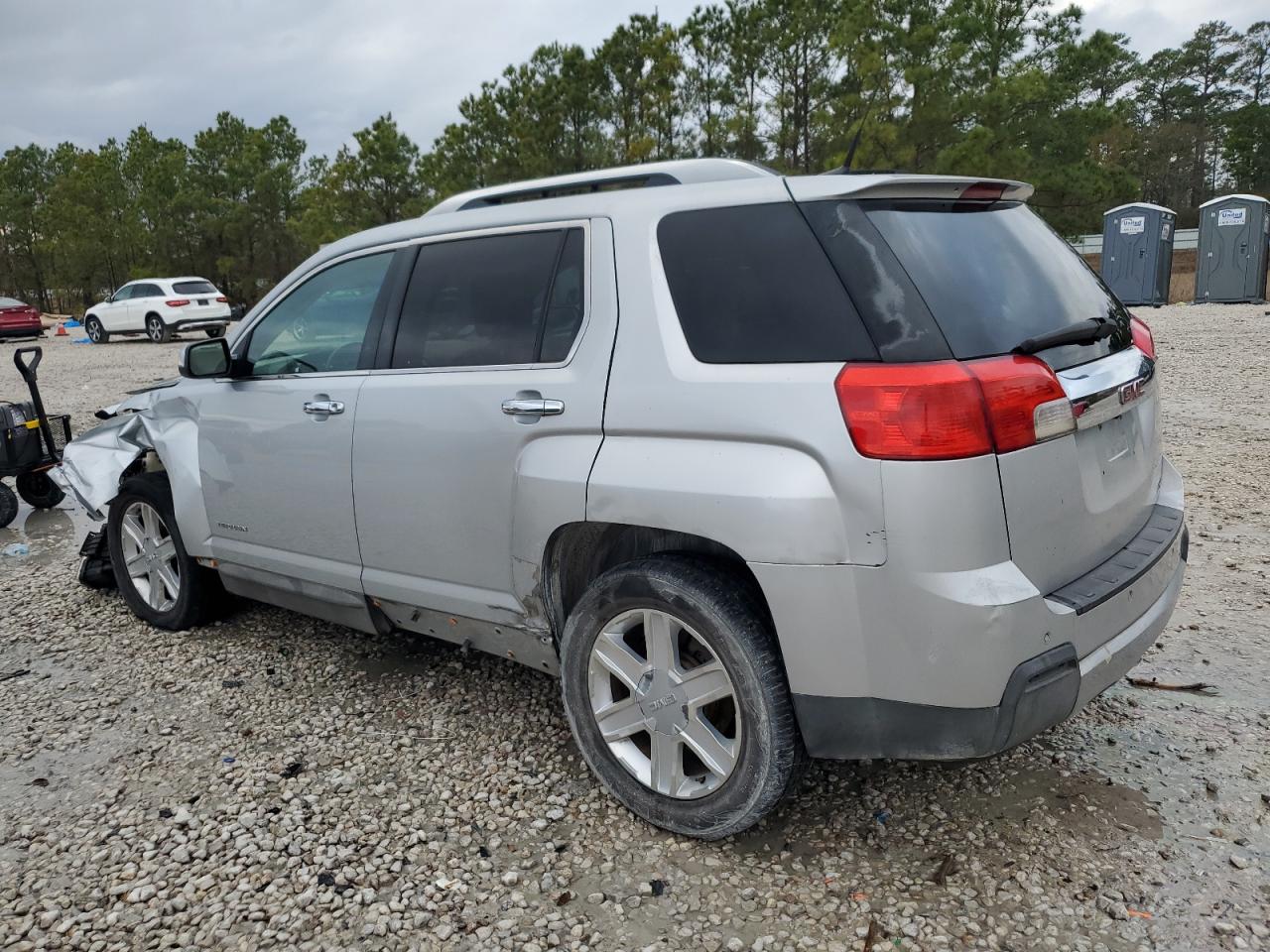 2010 GMC Terrain - Image 2