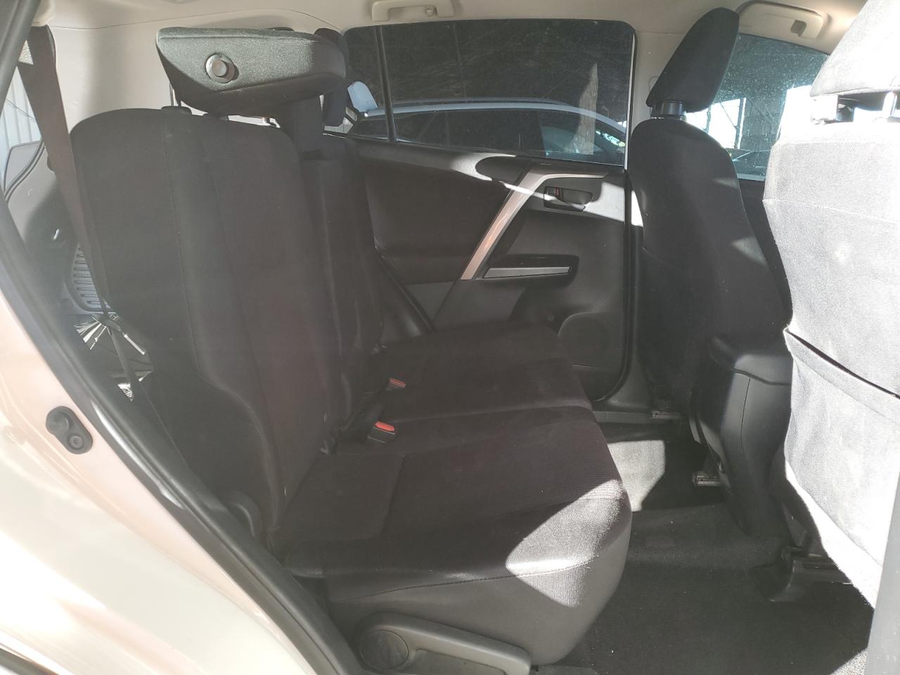 2017 Toyota RAV 4 - Image 11