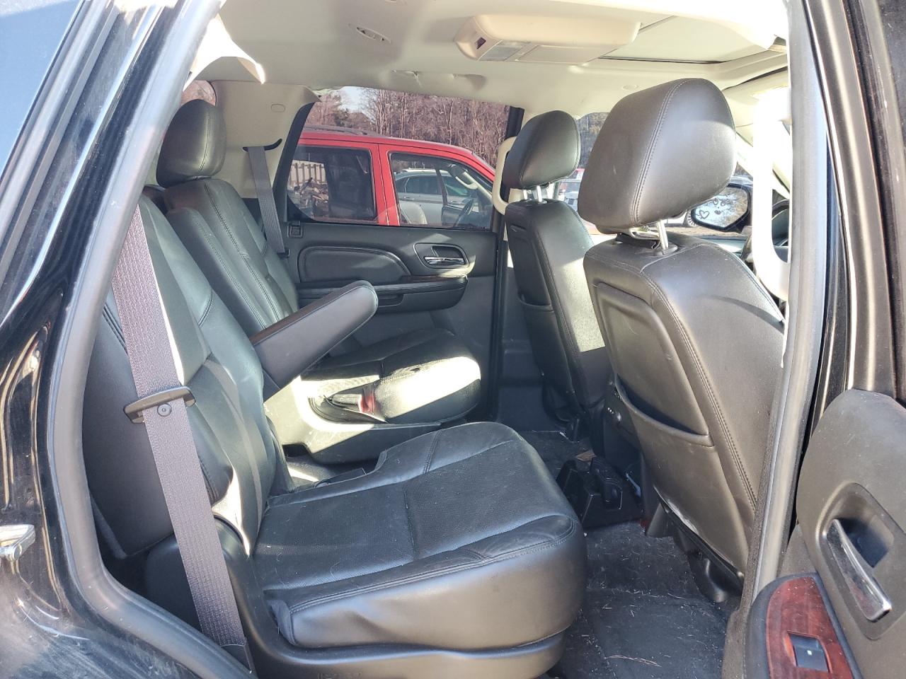 2014 Cadillac Escalade - Image 11
