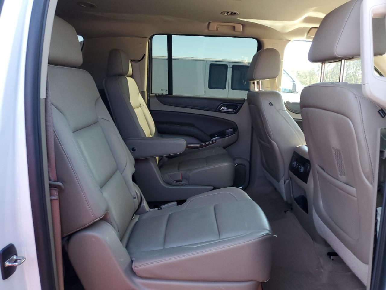 2015 Chevrolet Suburban - Image 11