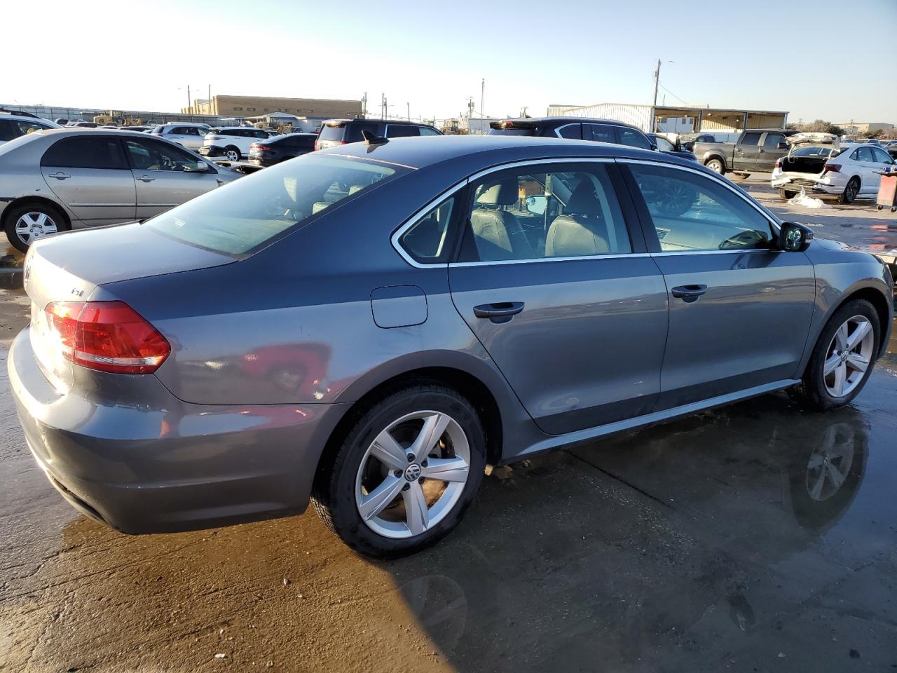 2015 Volkswagen Passat - Image 3