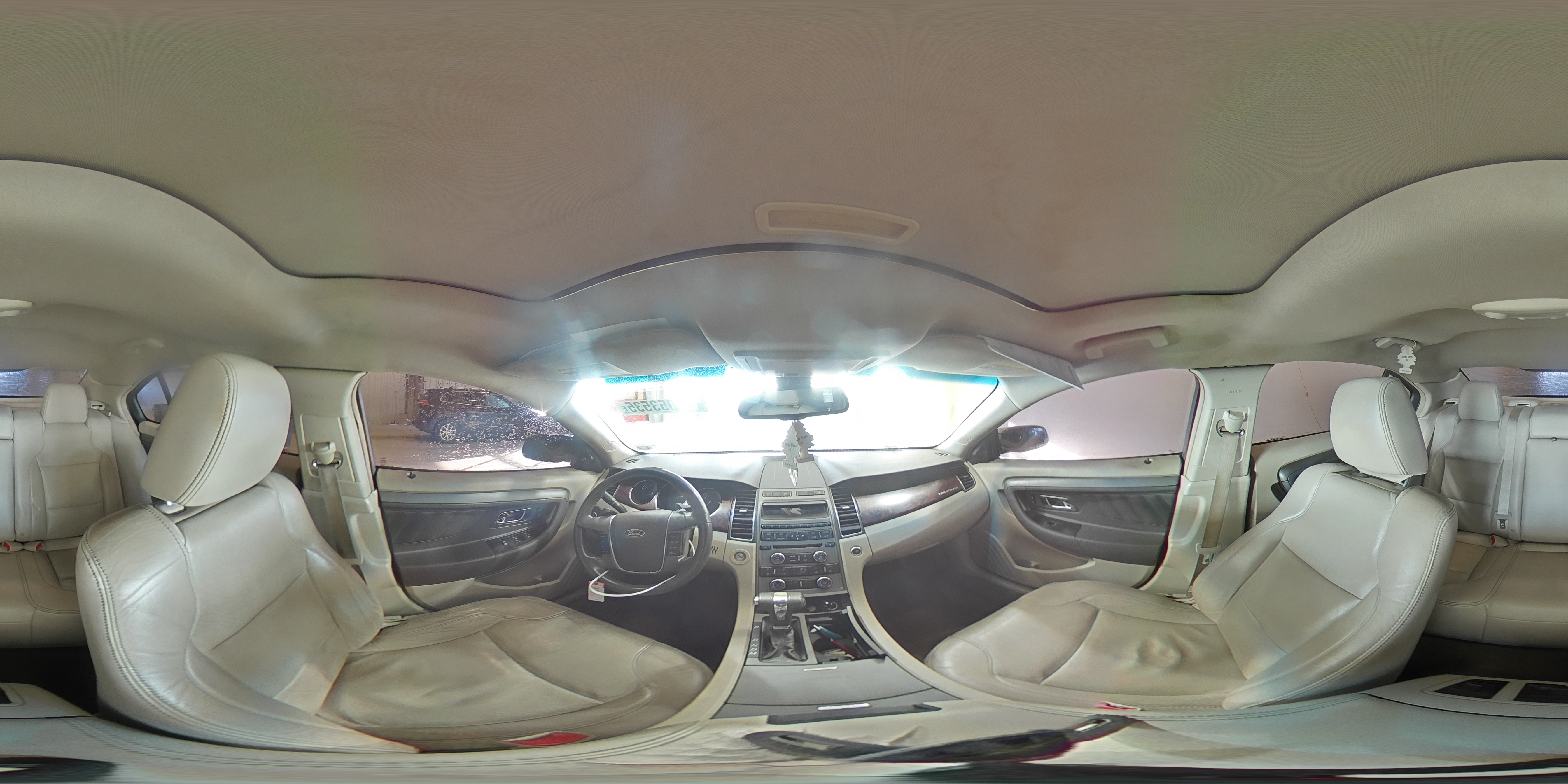 2010 Ford Taurus - Image 13