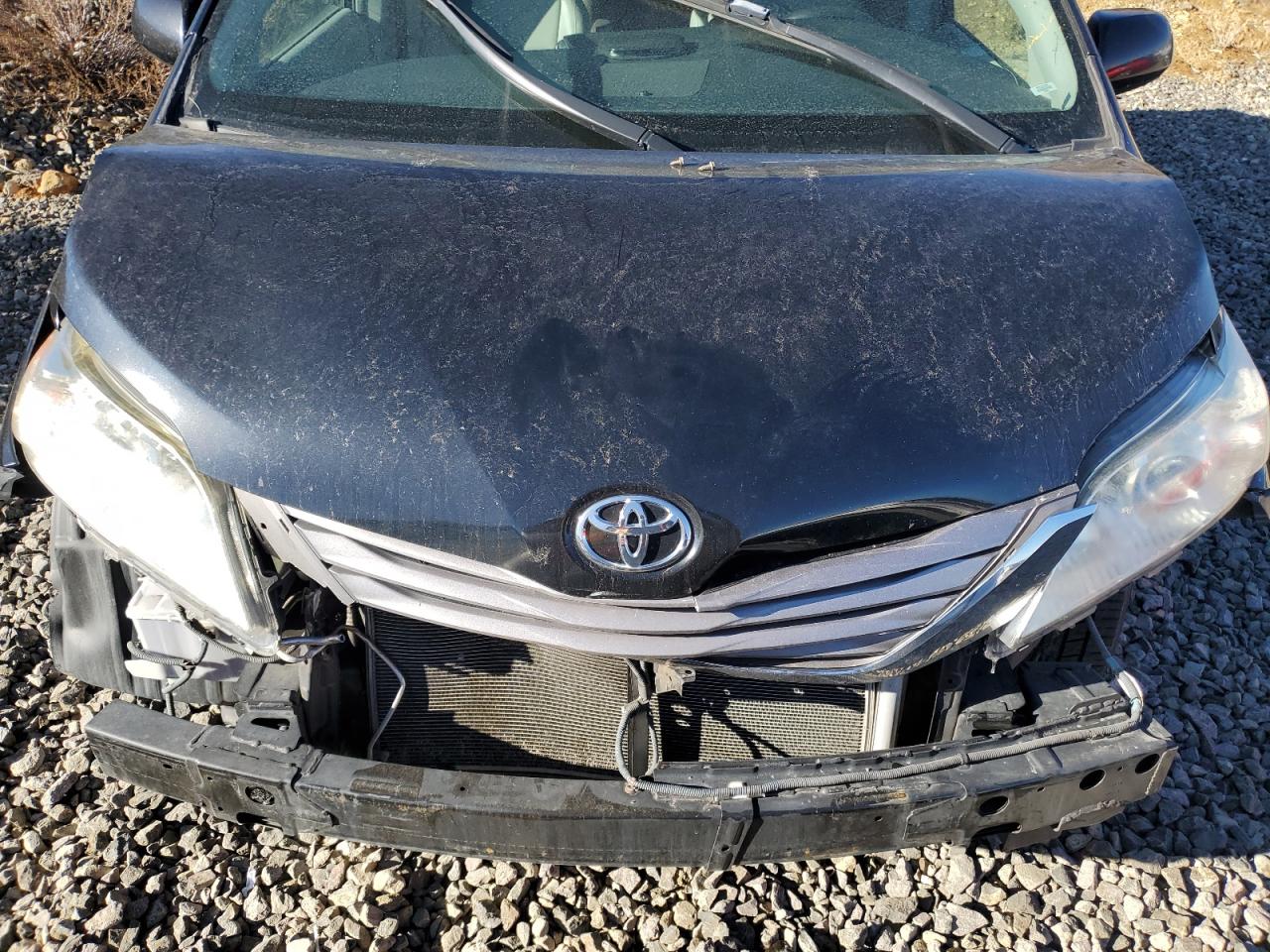 2016 Toyota Sienna - Image 11