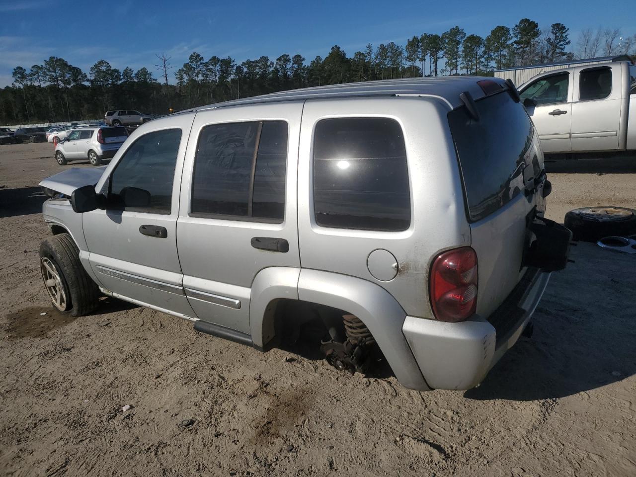 2005 Jeep Liberty (North America) - Image 2