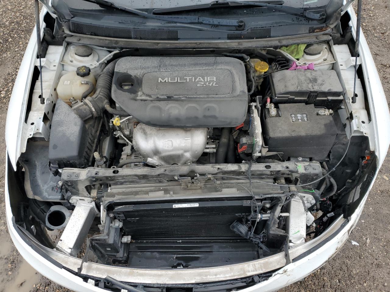 2015 Chrysler 200 - Image 13
