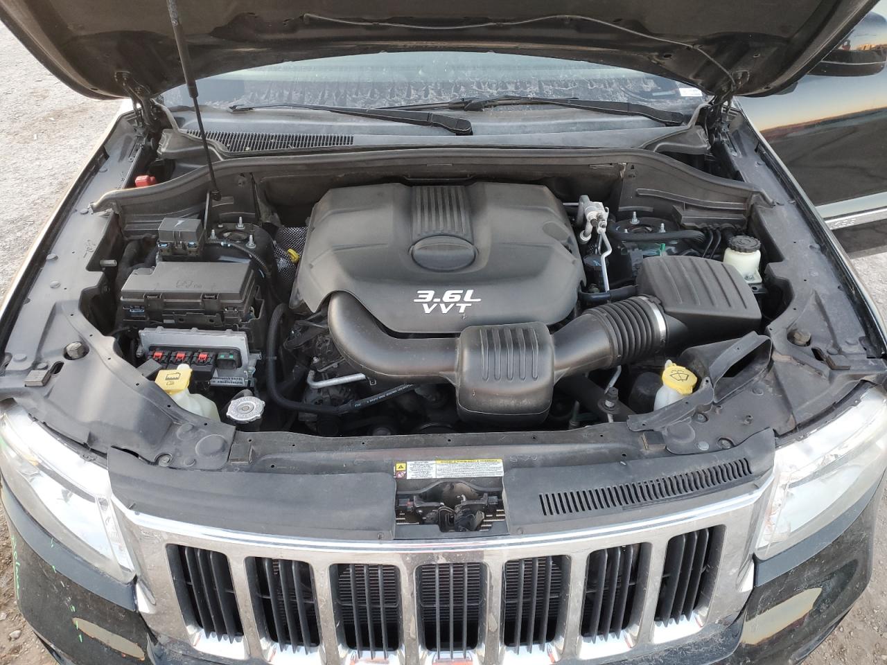 2012 Jeep Grand Cherokee - Image 12