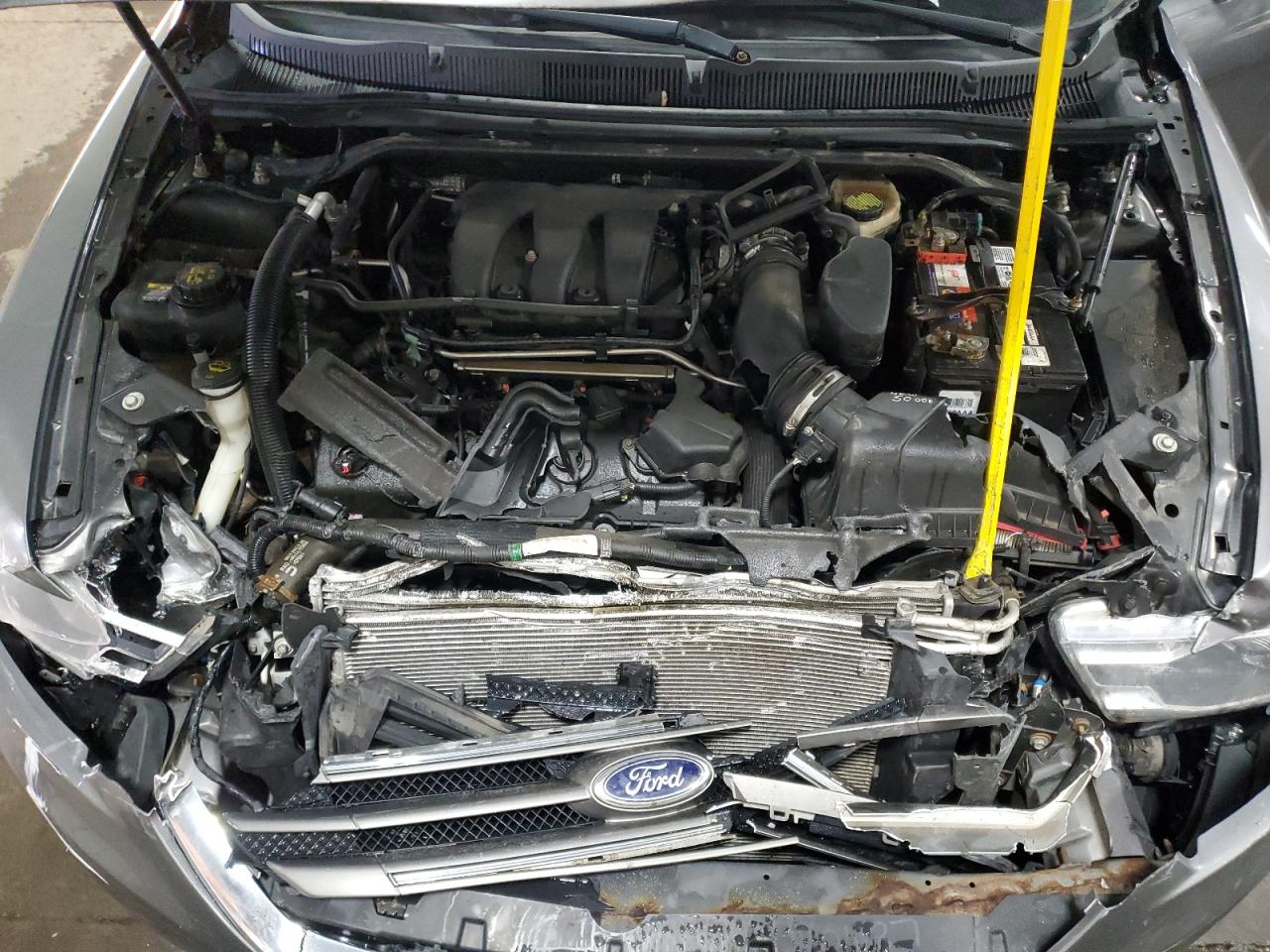 2014 Ford Taurus - Image 12