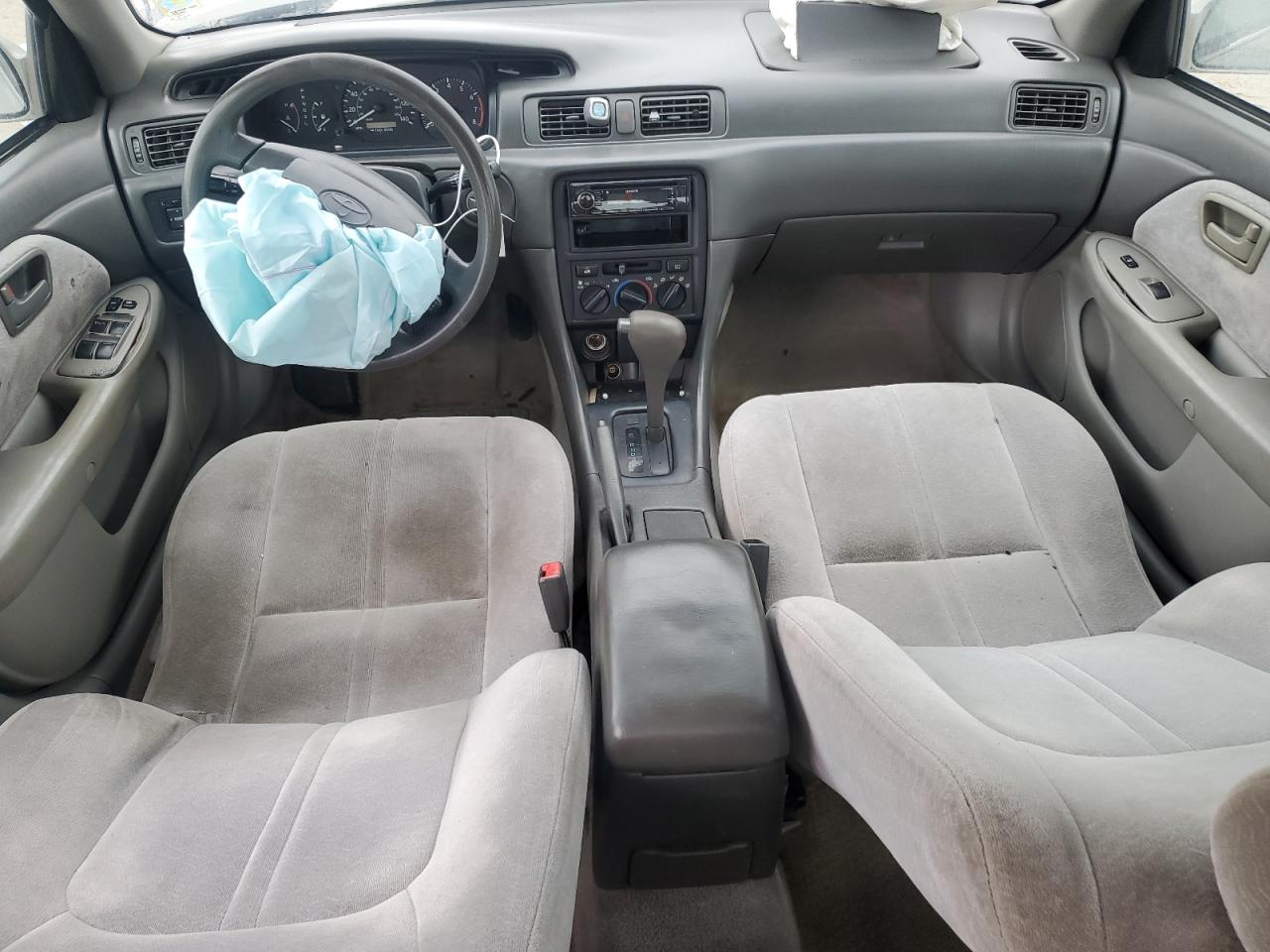 1998 Toyota Camry - Image 8
