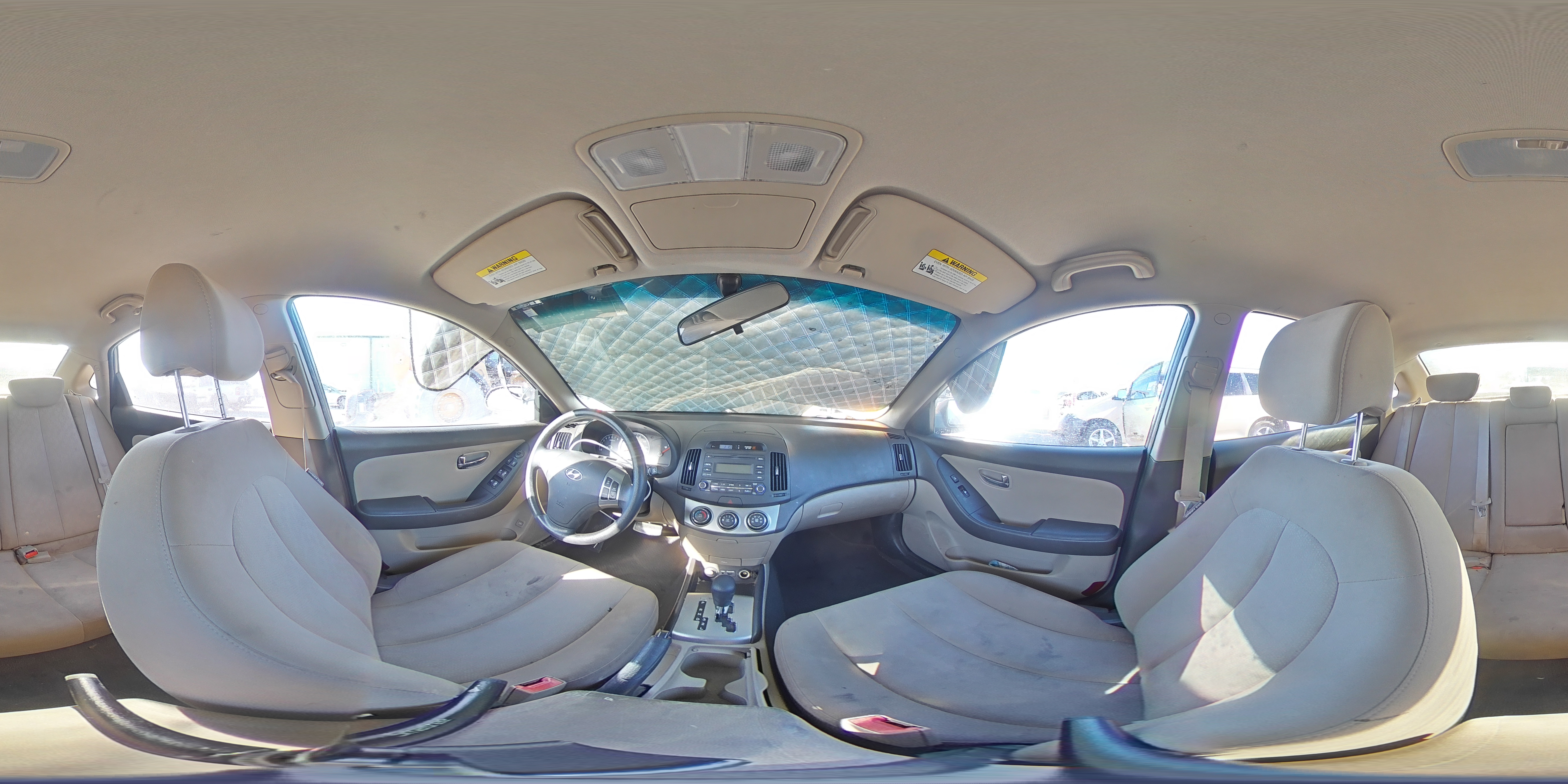 2010 Hyundai Elantra - Image 13