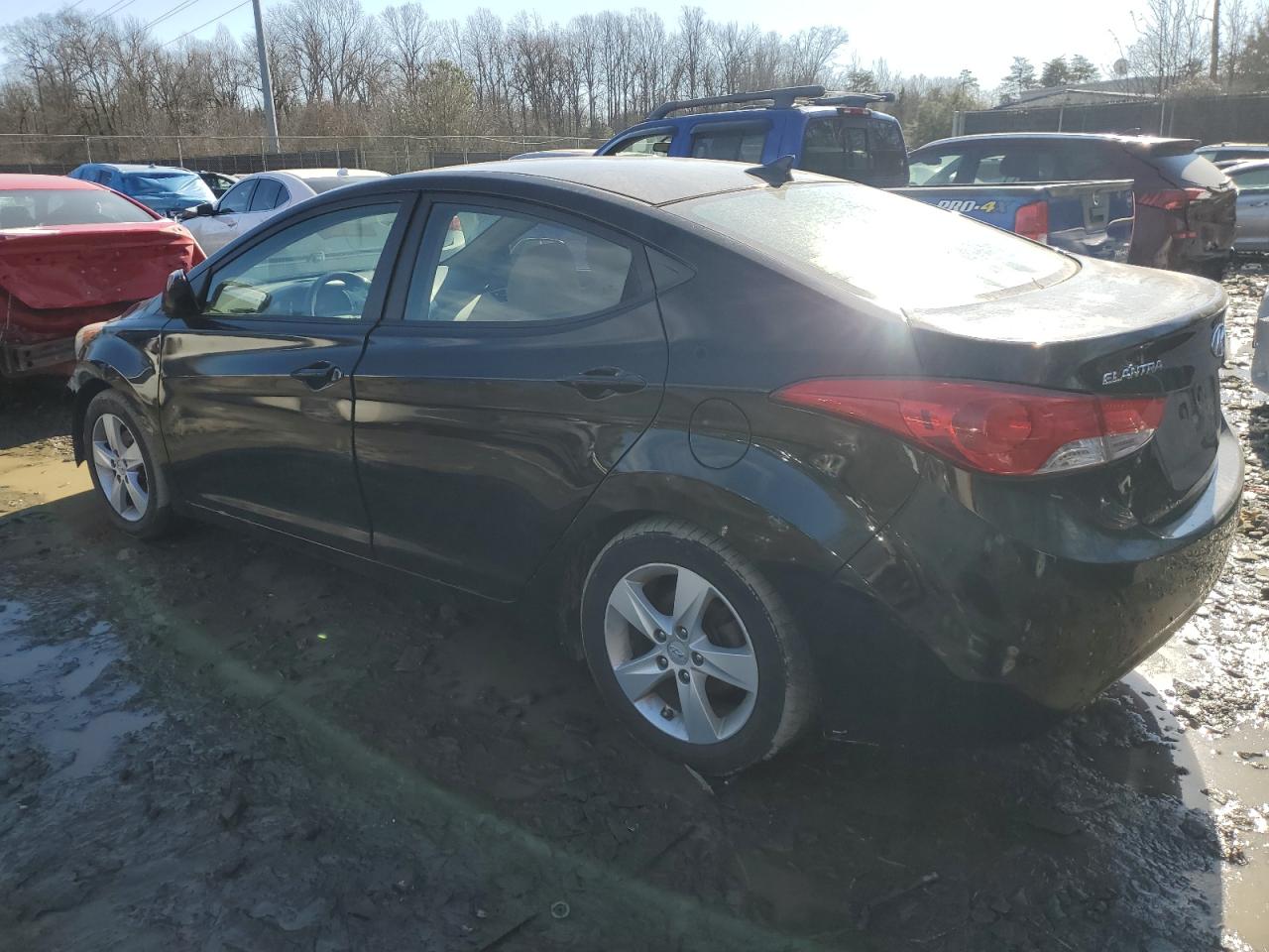 2011 Hyundai Elantra - Image 2