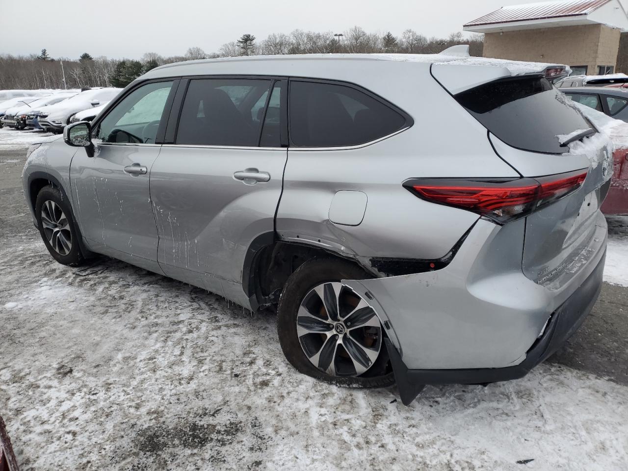 2022 Toyota Highlander - Image 2