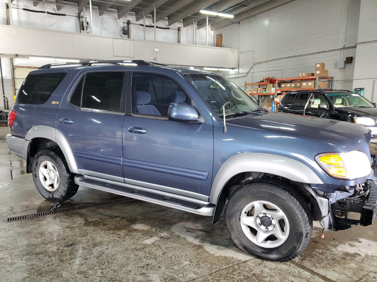 2002 Toyota Sequoia - Image 4