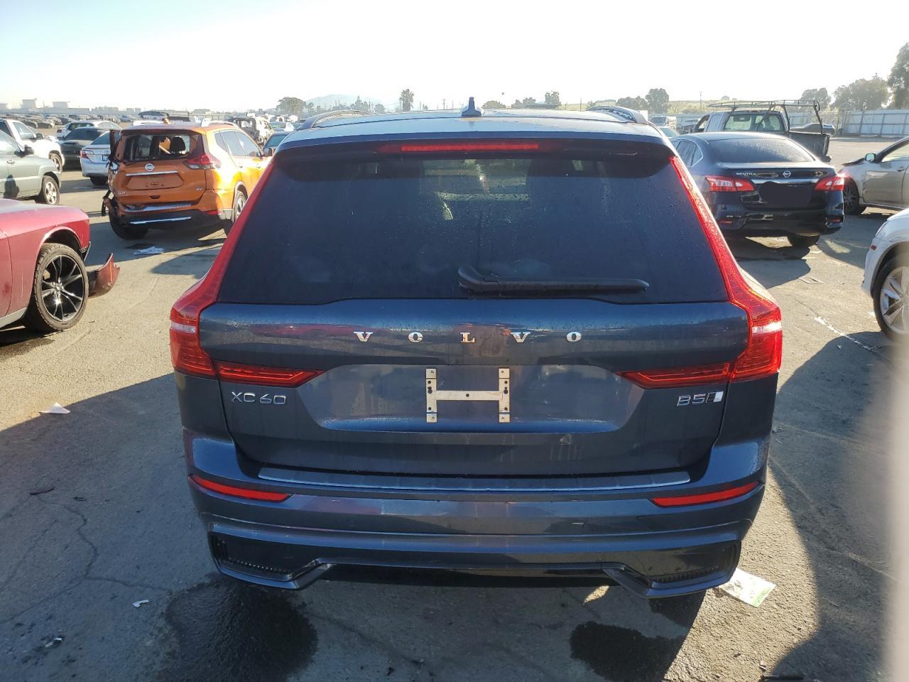 2023 Volvo XC60 - Image 6