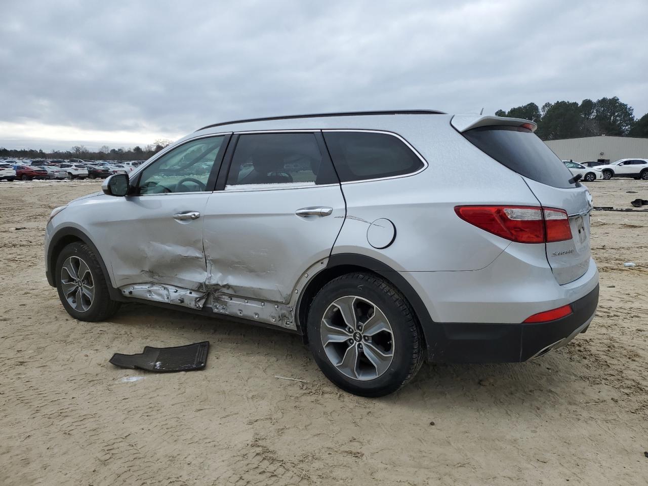 2016 Hyundai Santa Fe - Image 2