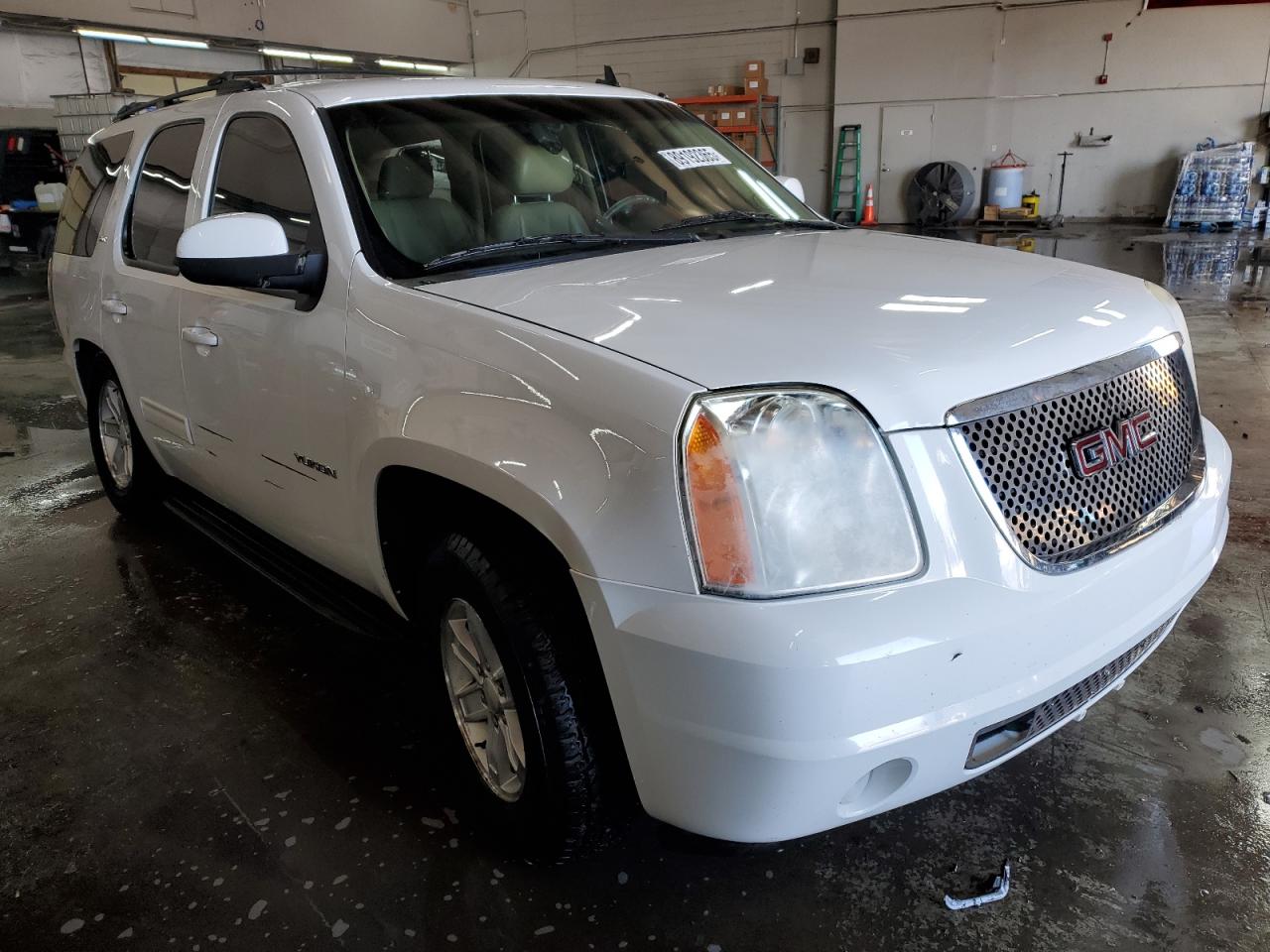 2011 GMC Yukon - Image 4