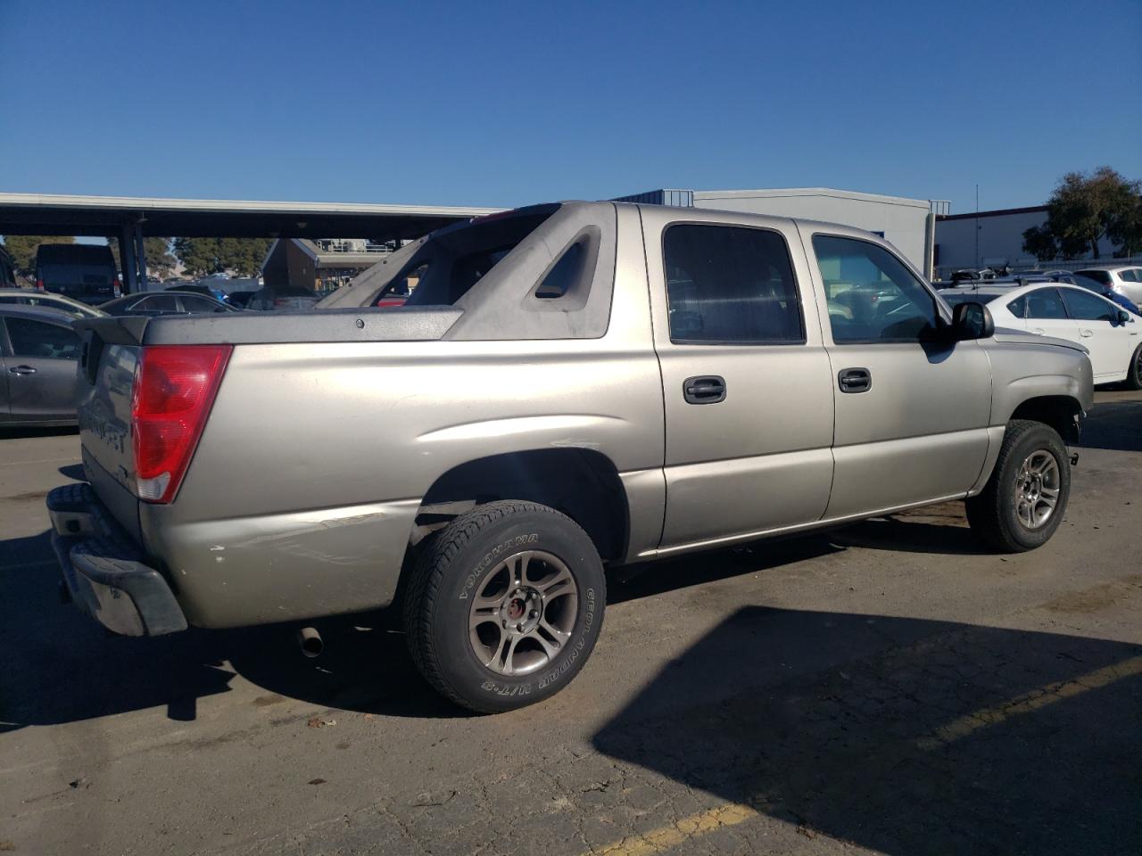 2003 Chevrolet Avalanche - Image 3