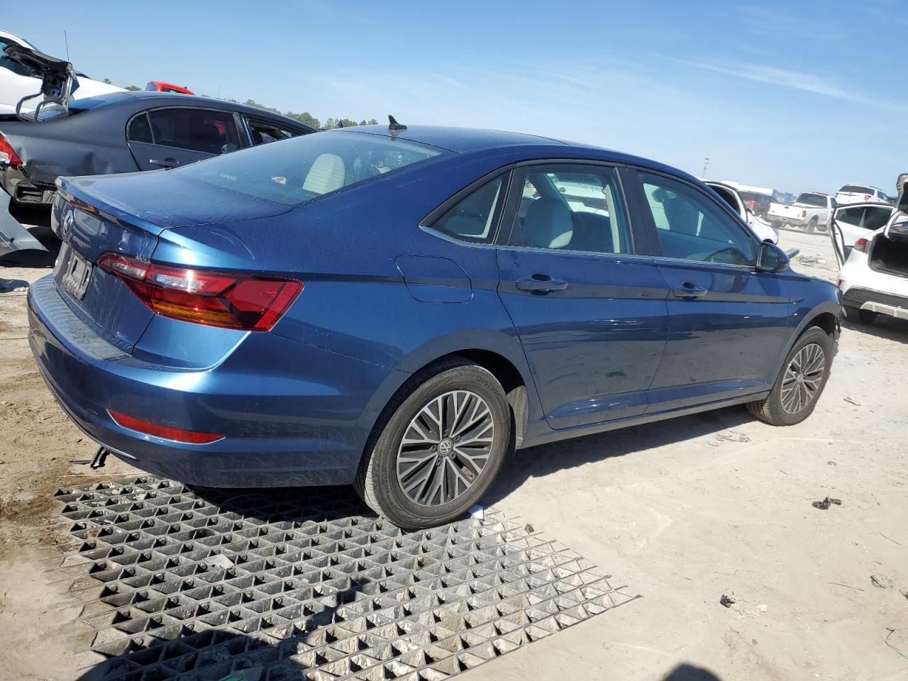 2019 Volkswagen Jetta - Image 3