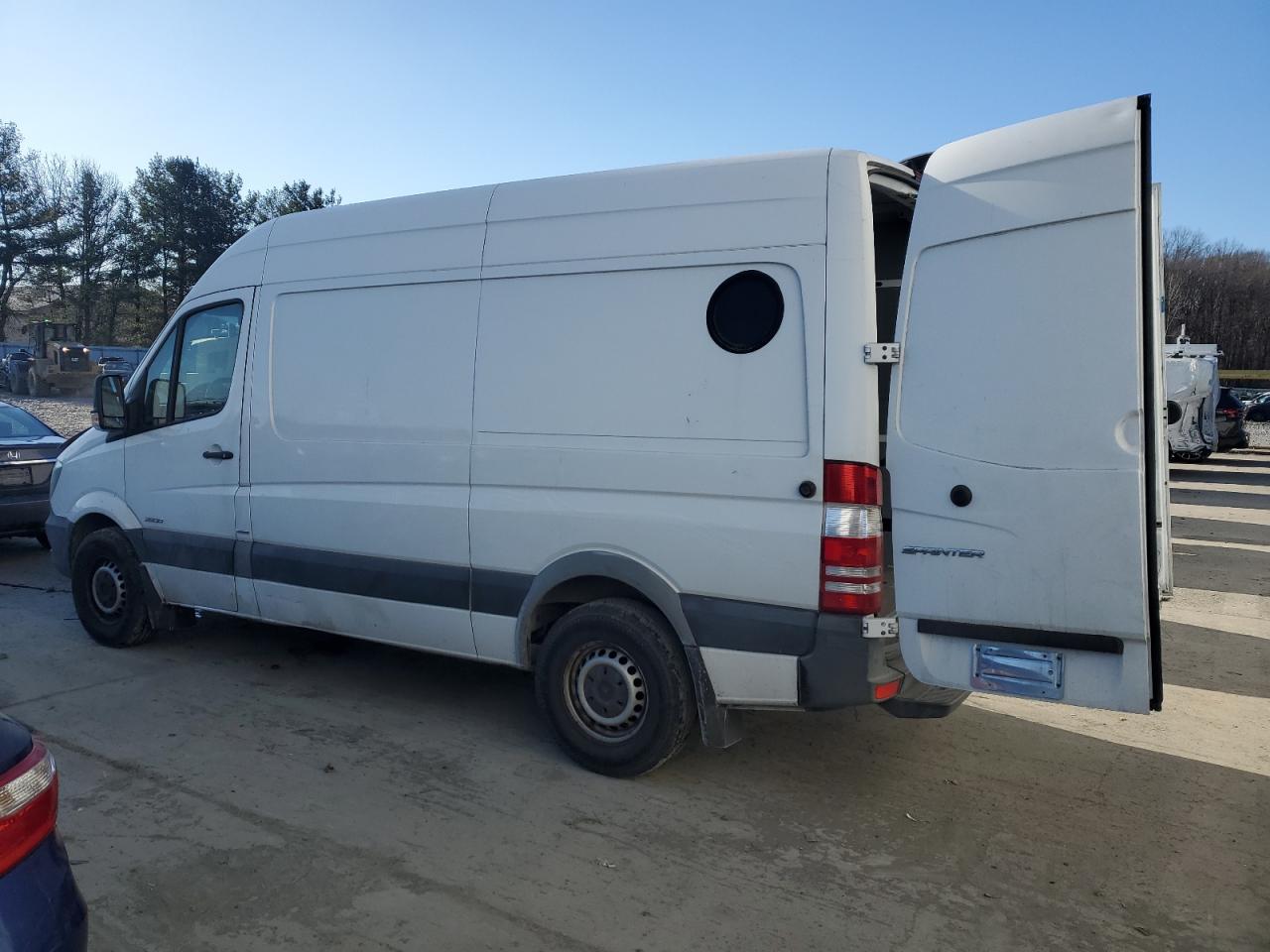 2015 Mercedes-Benz Sprinter - Image 2