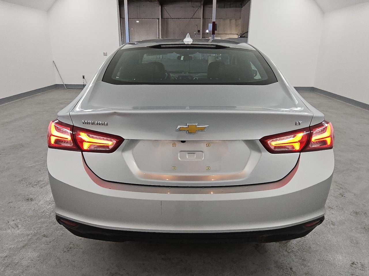 2022 Chevrolet Malibu - Image 6
