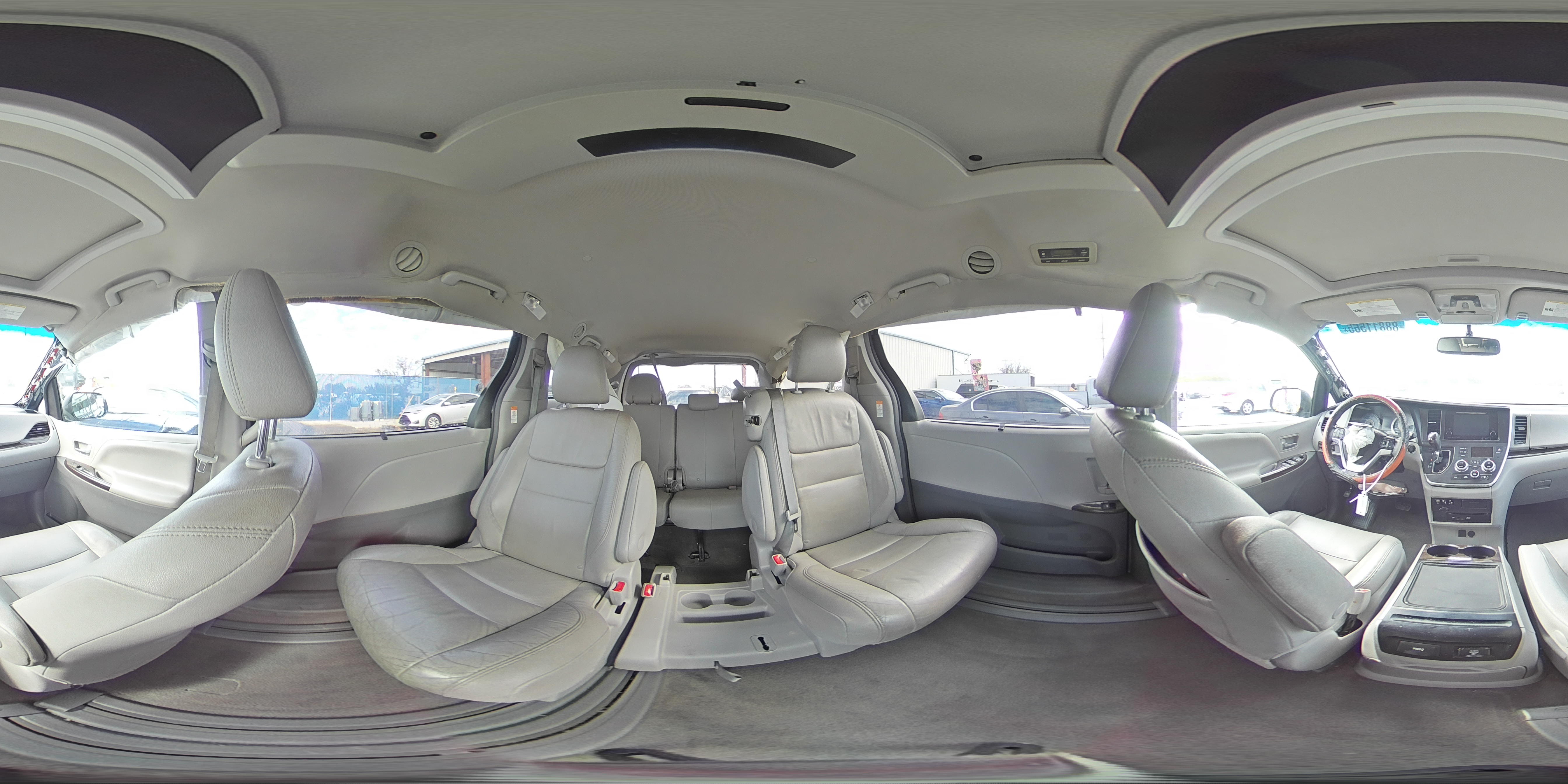 2017 Toyota Sienna - Image 16