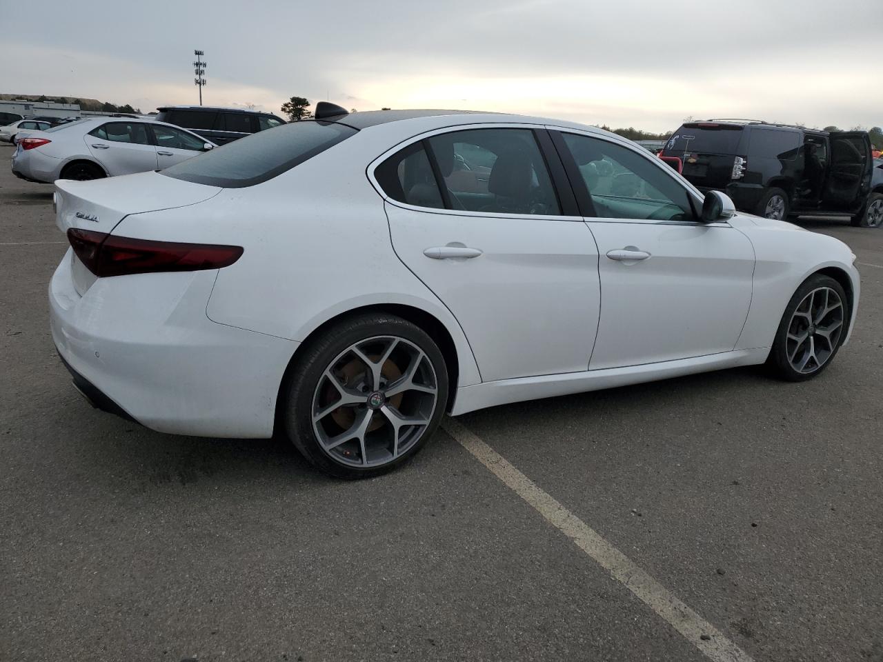 2019 Alfa Romeo Giulia - Image 3