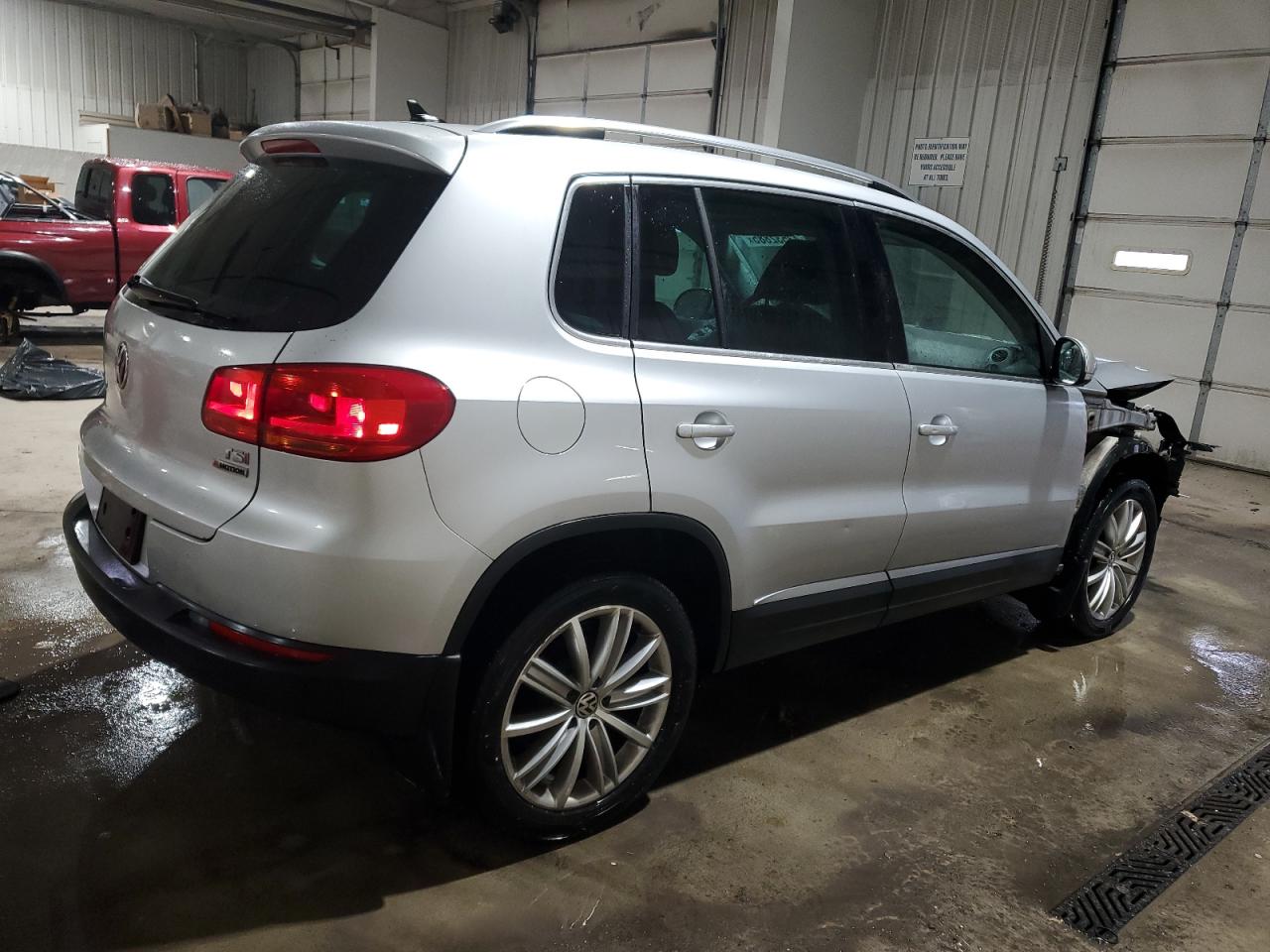 2016 Volkswagen Tiguan - Image 3