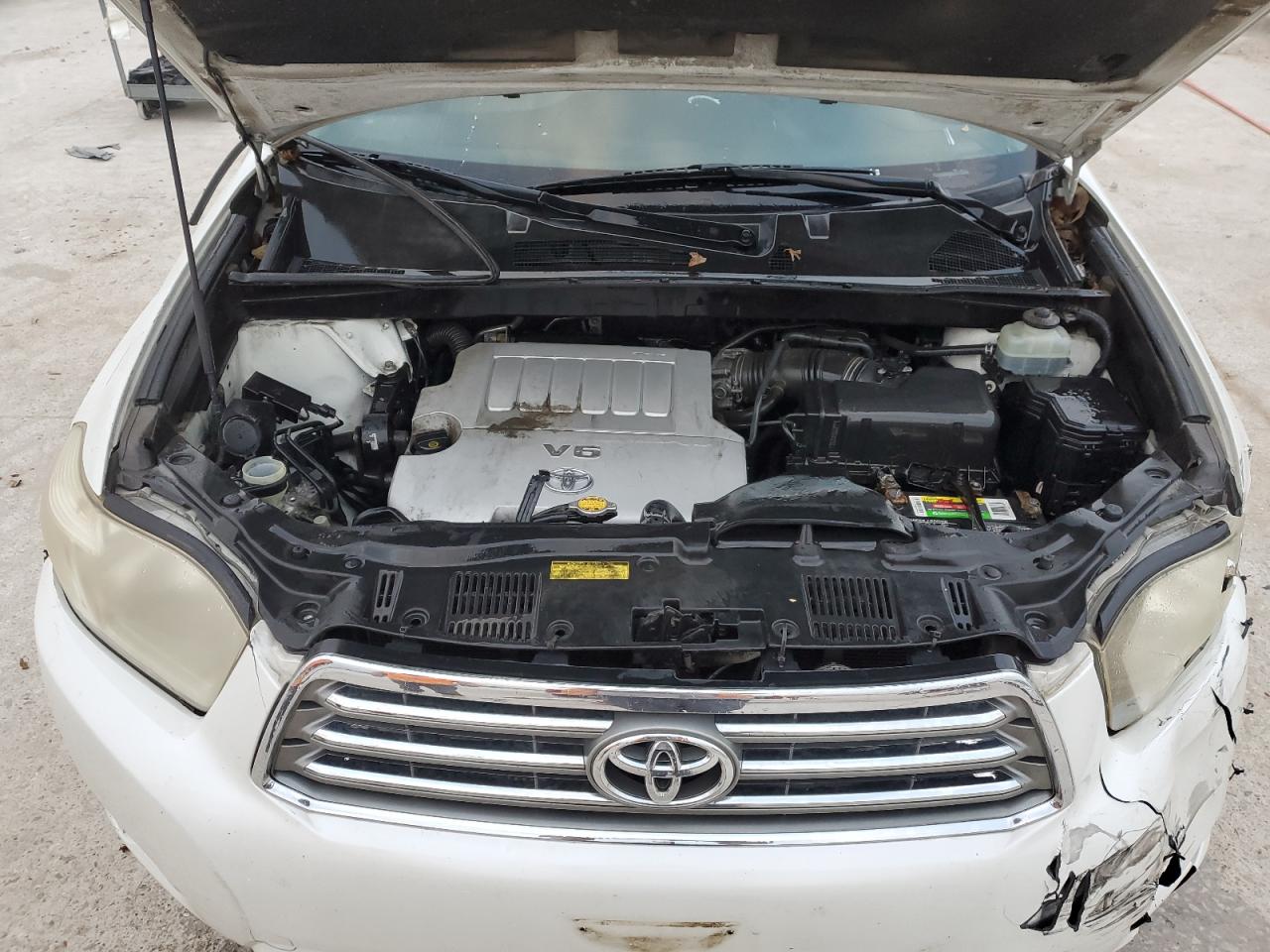 2010 Toyota Highlander - Image 12