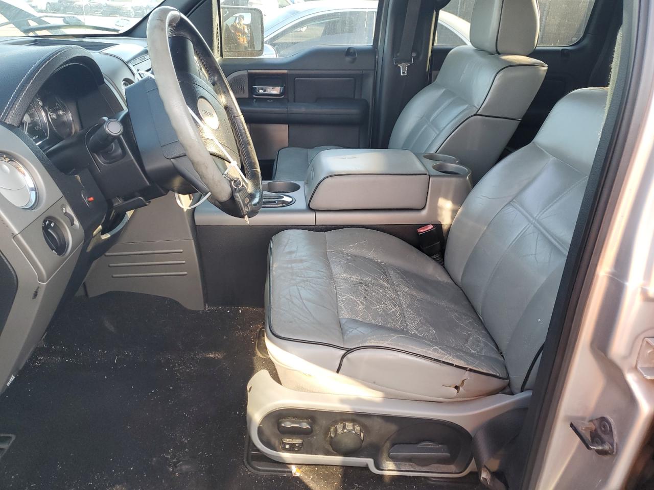 2006 Lincoln Mark LT - Image 7