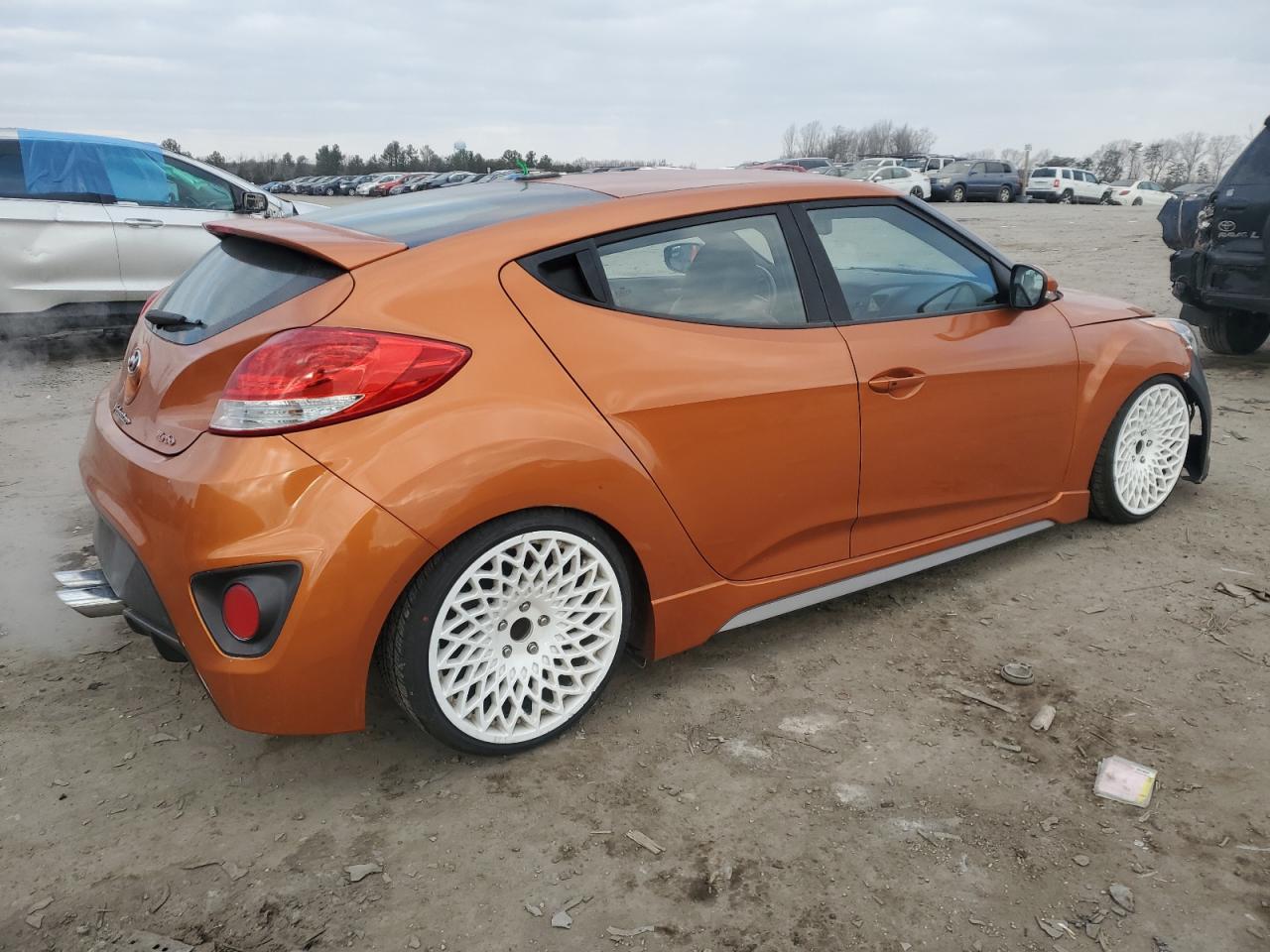 2016 Hyundai Veloster - Image 3