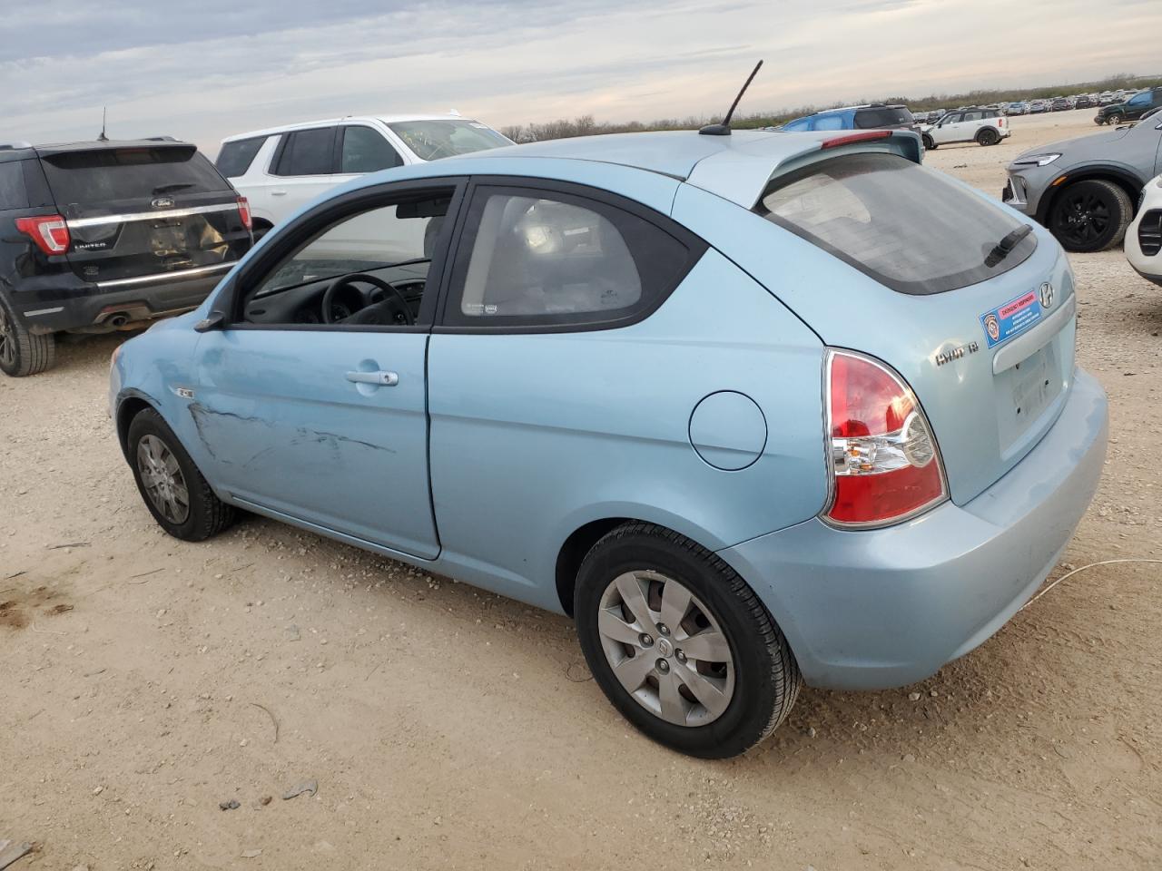 2011 Hyundai Accent - Image 2