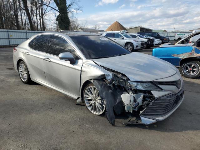  TOYOTA CAMRY 2018 Srebrny