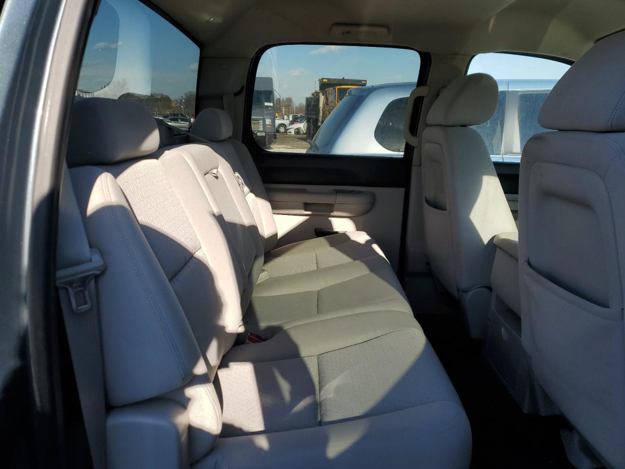 2011 Chevrolet Silverado - Image 10