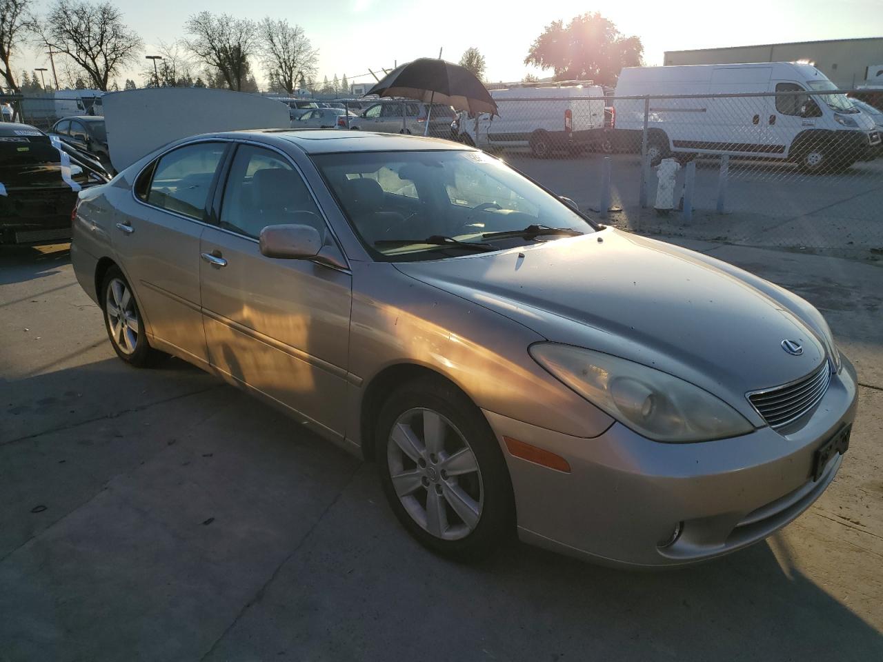 2005 Lexus ES - Image 4